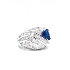 18 Karat White Gold Blue Sapphire Diamonds Cocktail Ring