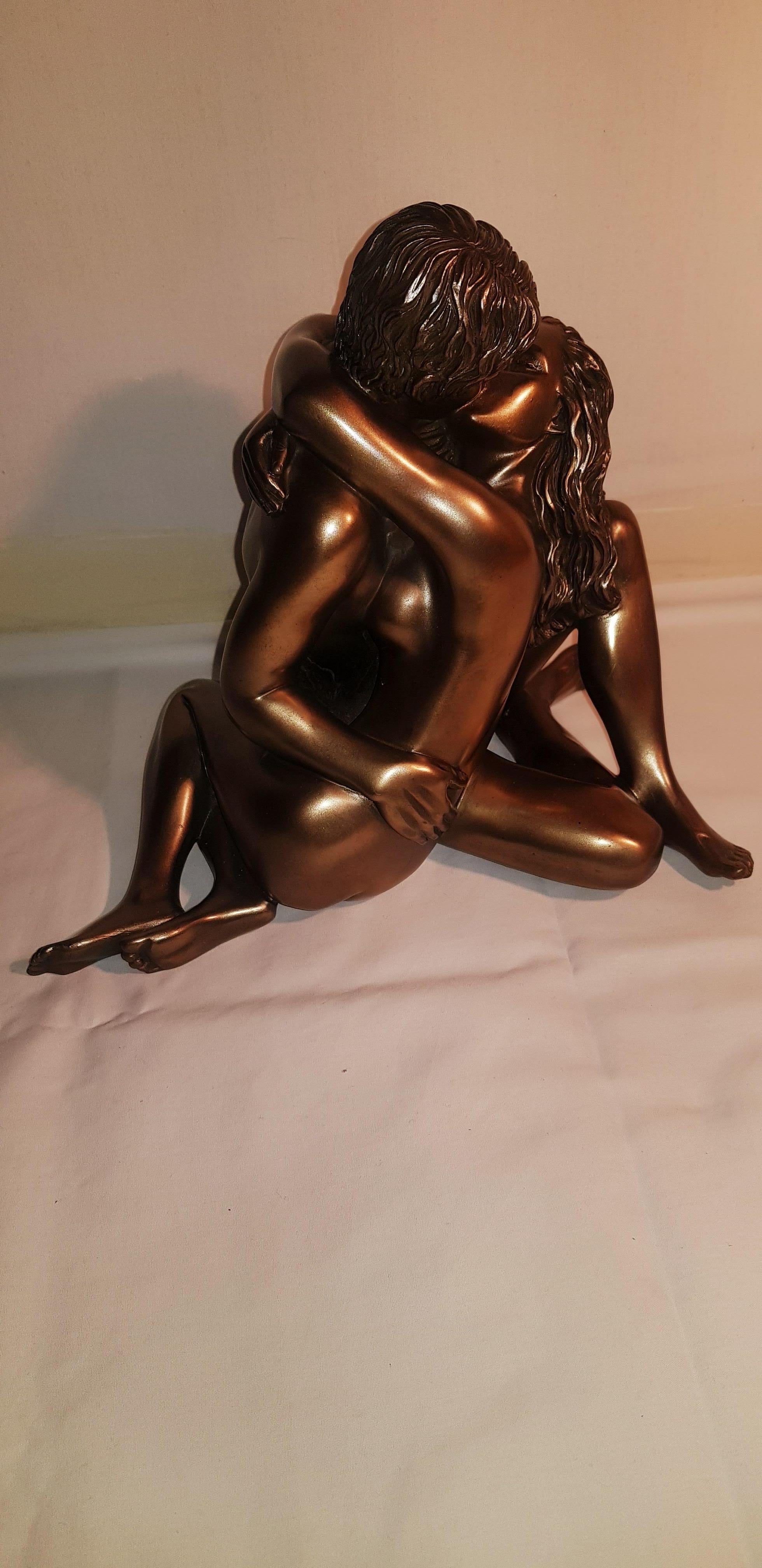 Beautiful bronze lovers sculpture, signed V Tupton brilliant condition.