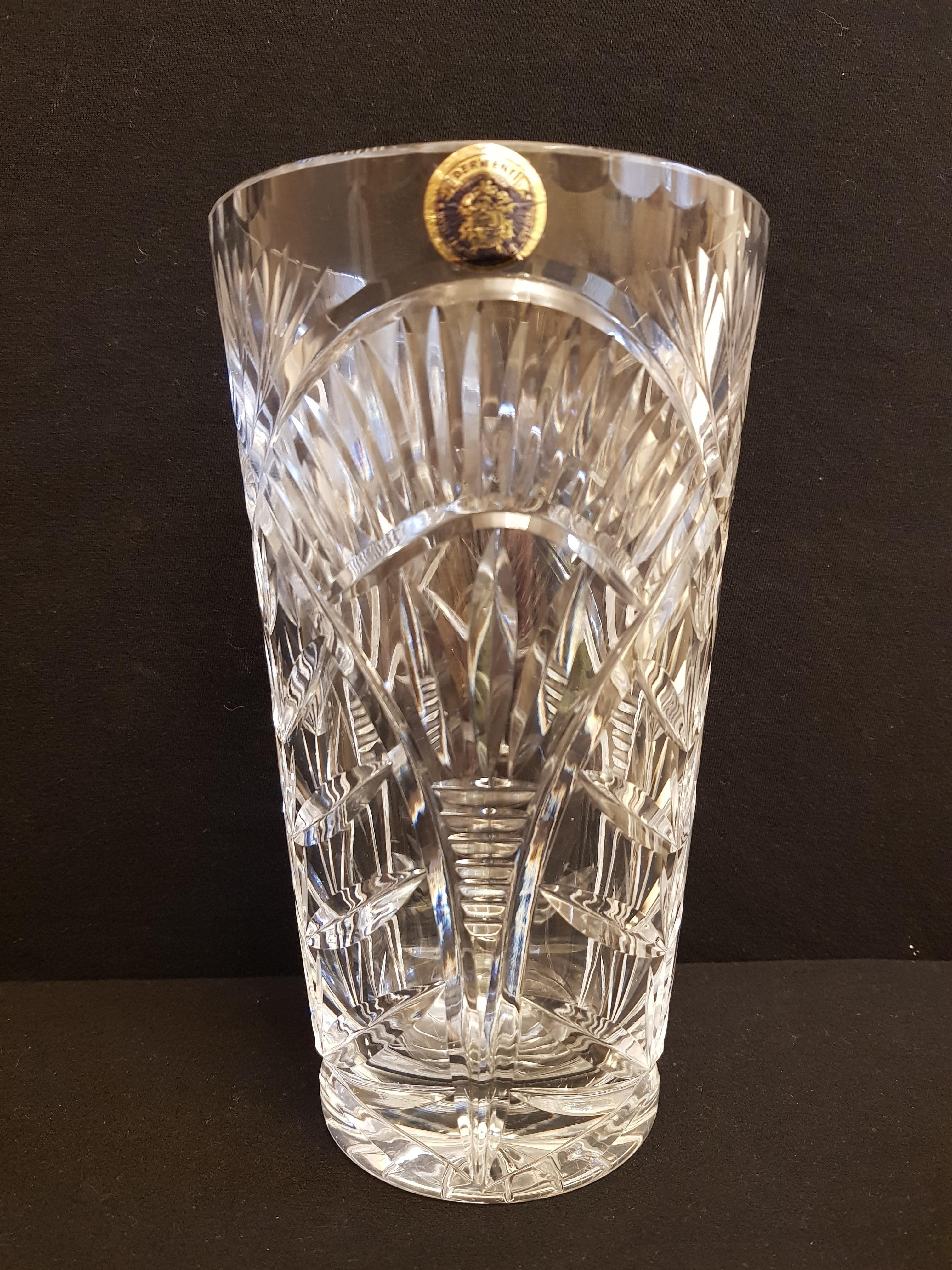 Beautiful vitange large hand cut Derwent crystal vase with sticker brilliant condition beautiful home decor.