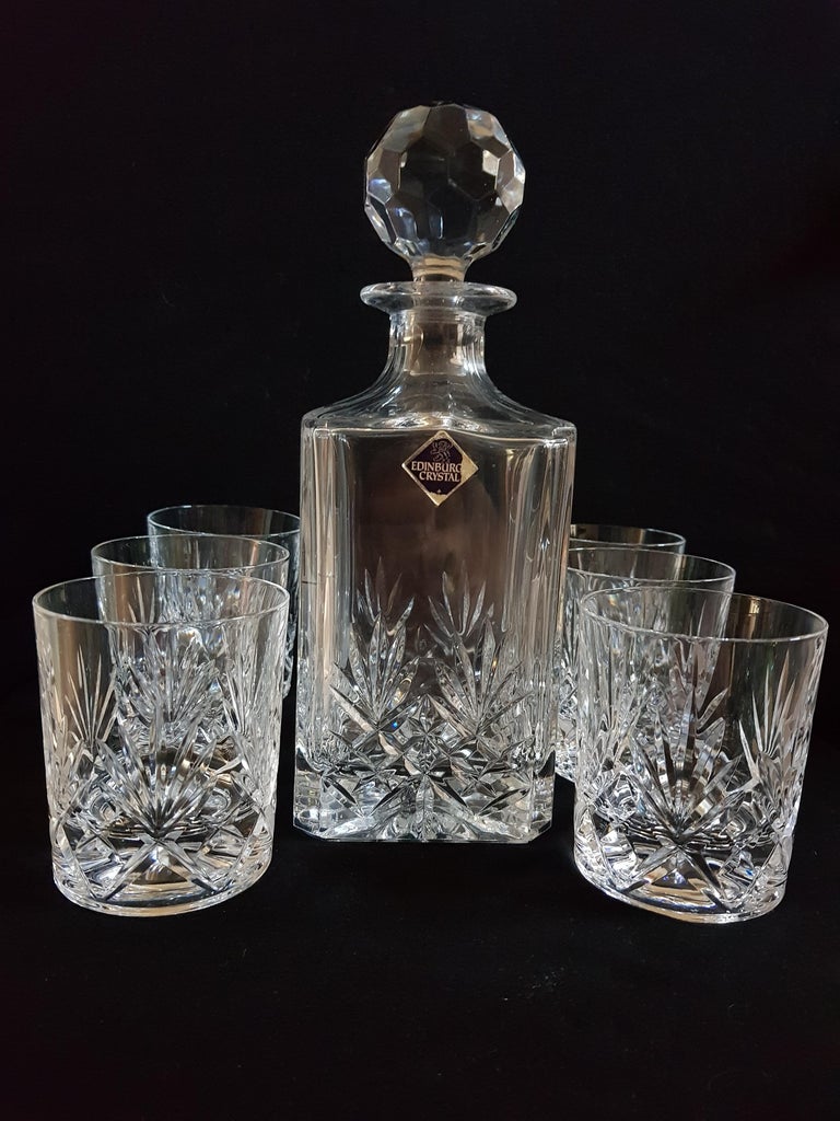Beautiful vitange Edinburgh cut crystal drinking set decanter with stopper brilliant cut and 6 glasses brilliant condition. The decanter have 26 cm tall and glasses 9 cm tall.