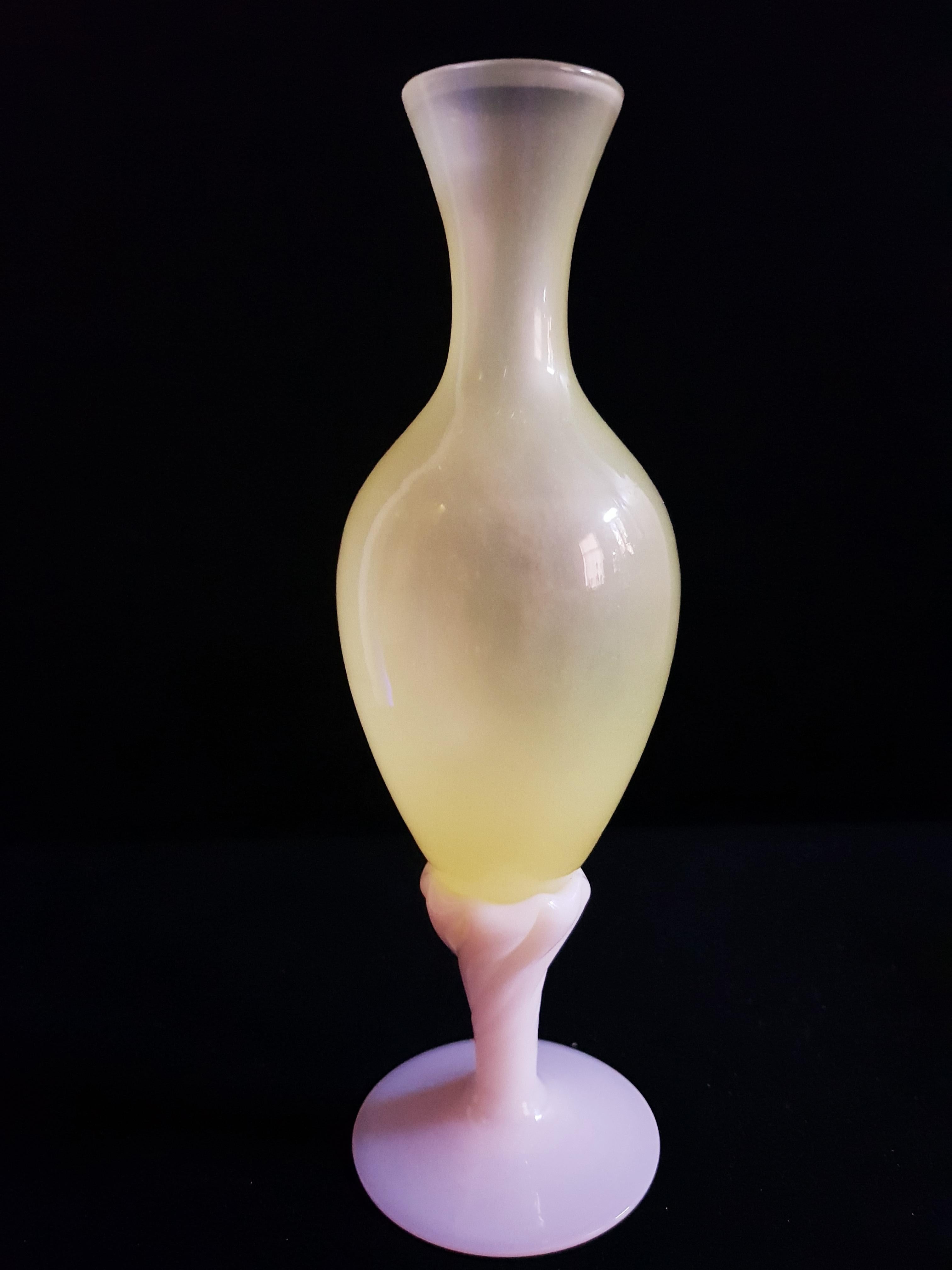 Beautiful vitange Empoli uranium opaline vase, yellow green and white opal glass brilliant condition.