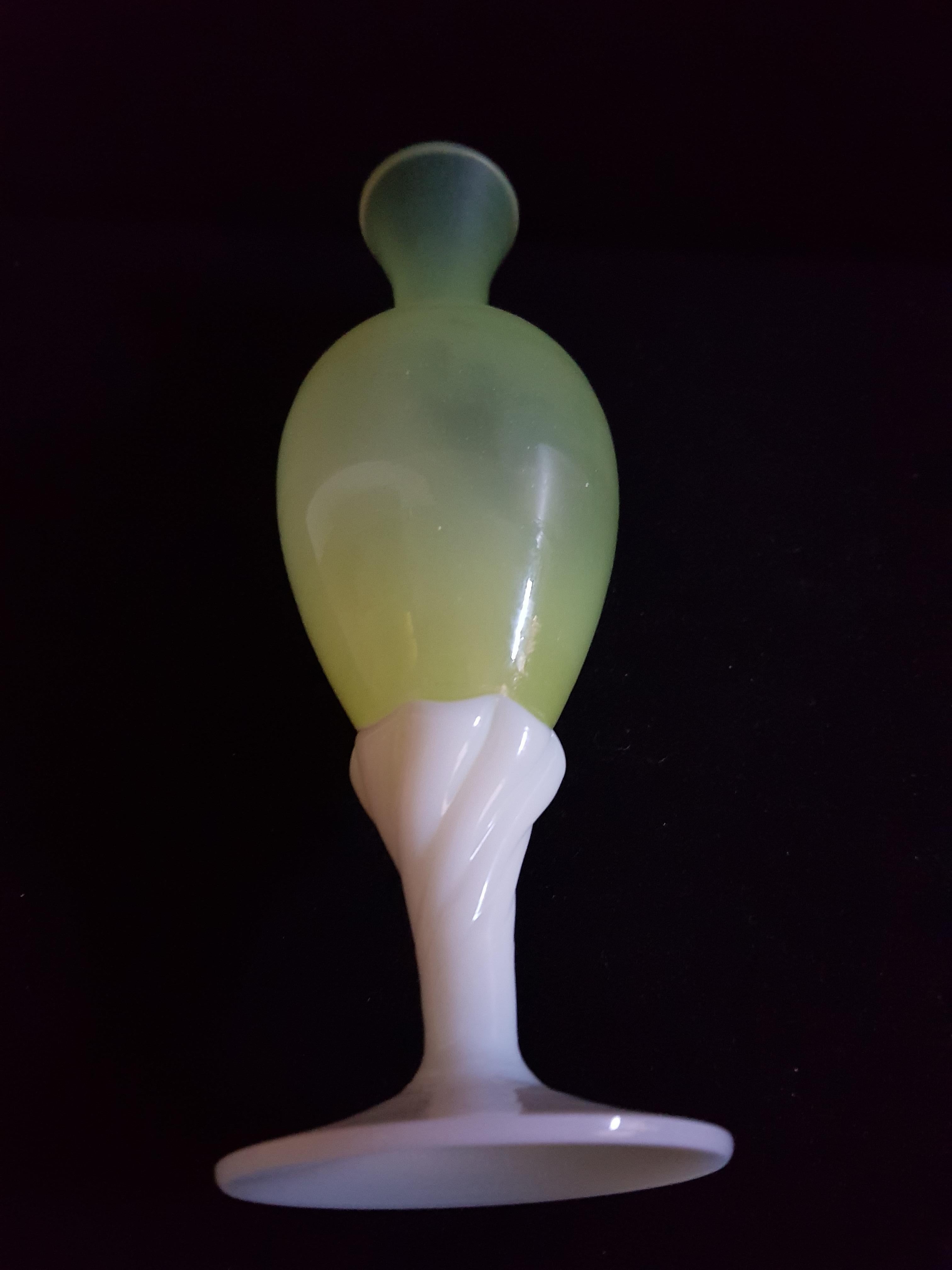 Rare Vitange Empoli Uranium Opaline Glass Vase In Excellent Condition For Sale In Grantham, GB