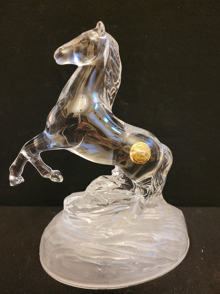 Beautiful vintage France crystal horse with original sticker, brilliant condition.