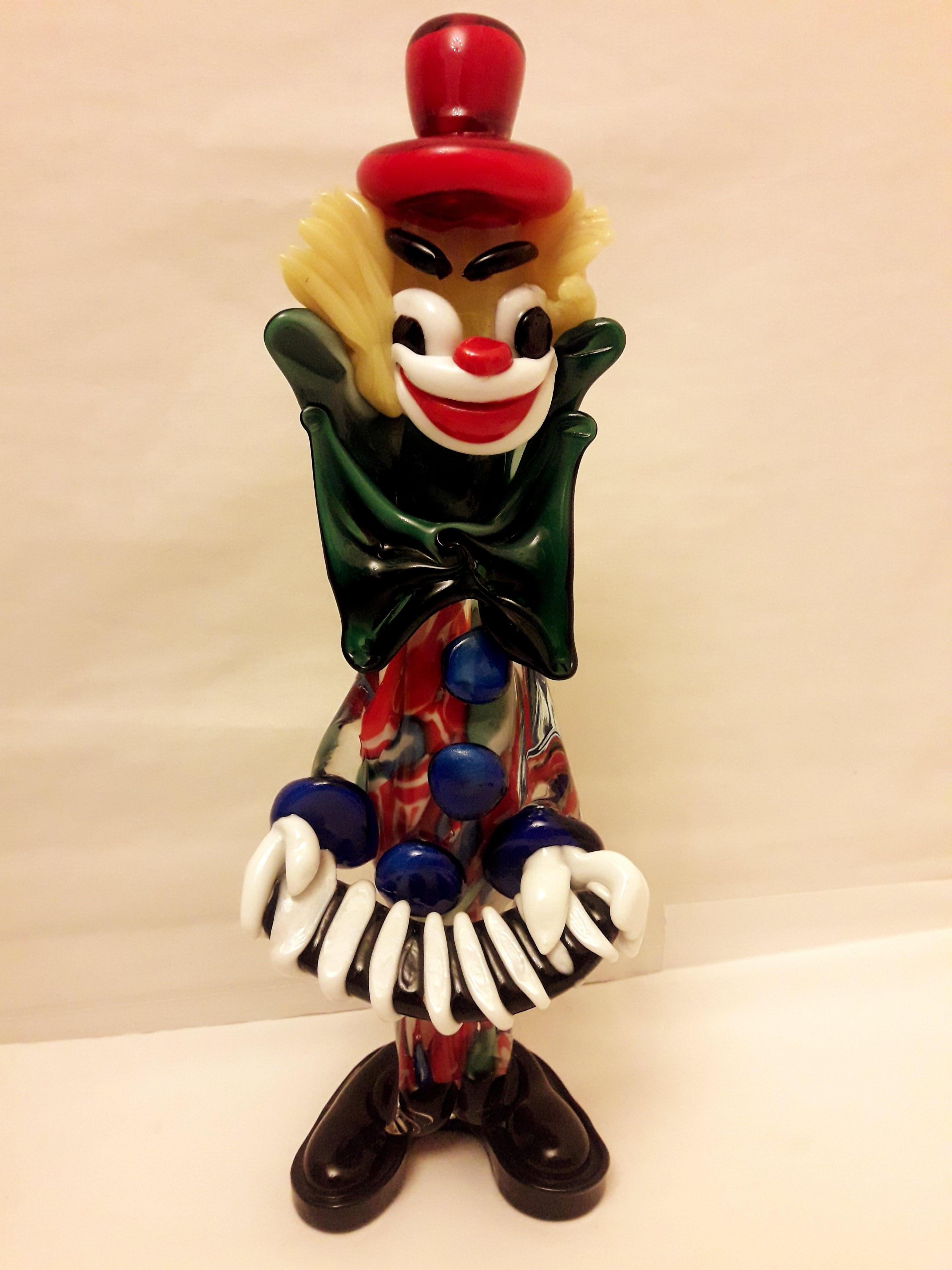 Beautiful set of 4 vitange murano glass clowns by 26, 24, 23 and 22 cm tall brilliant condition.