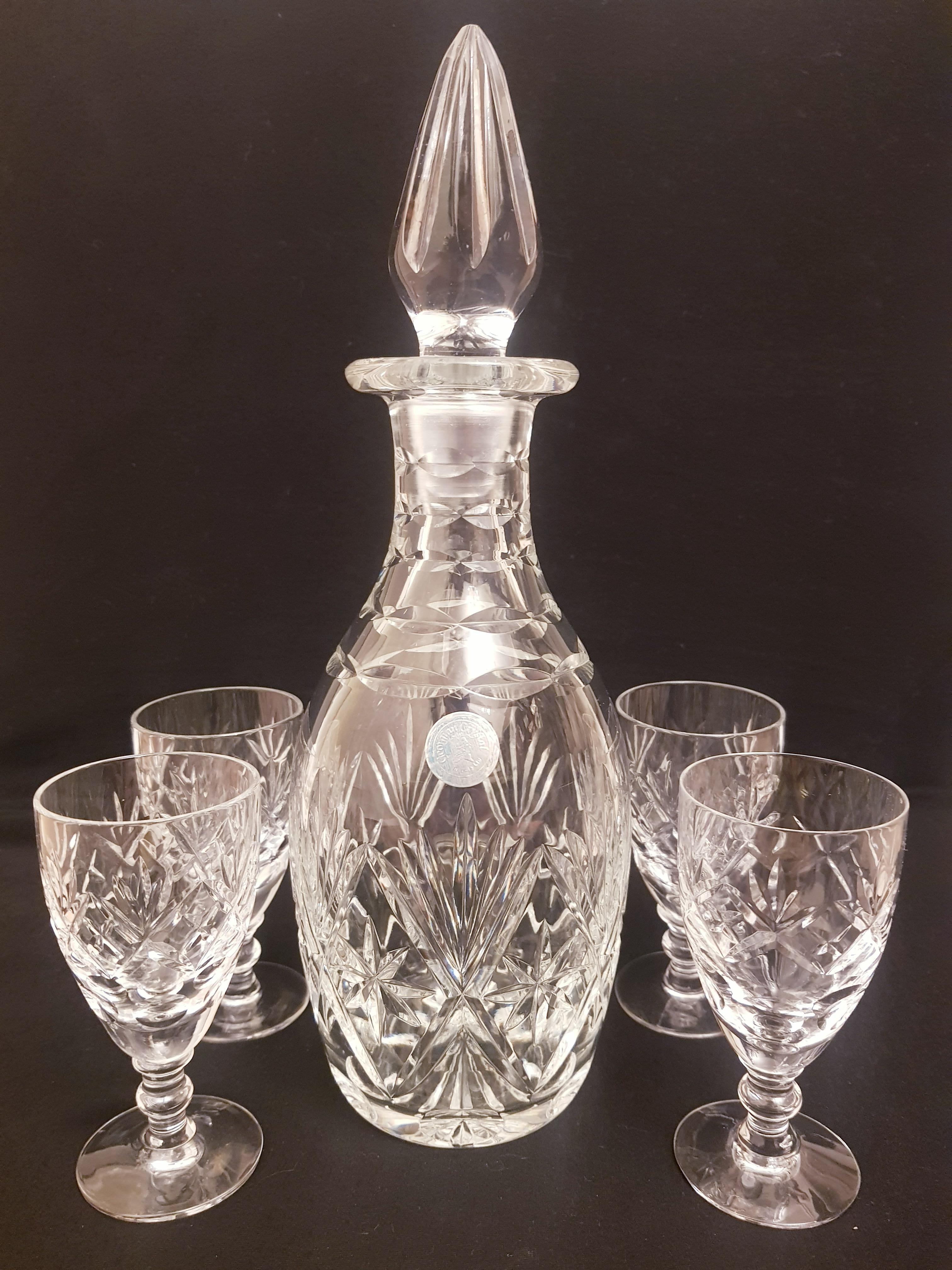 Beautiful Georgian hand cut crystal drinking set made in England years 1940-50 decanter and stopper and 4 glasses. The decanter have 32 cm tall and glasses 13 cm tall.