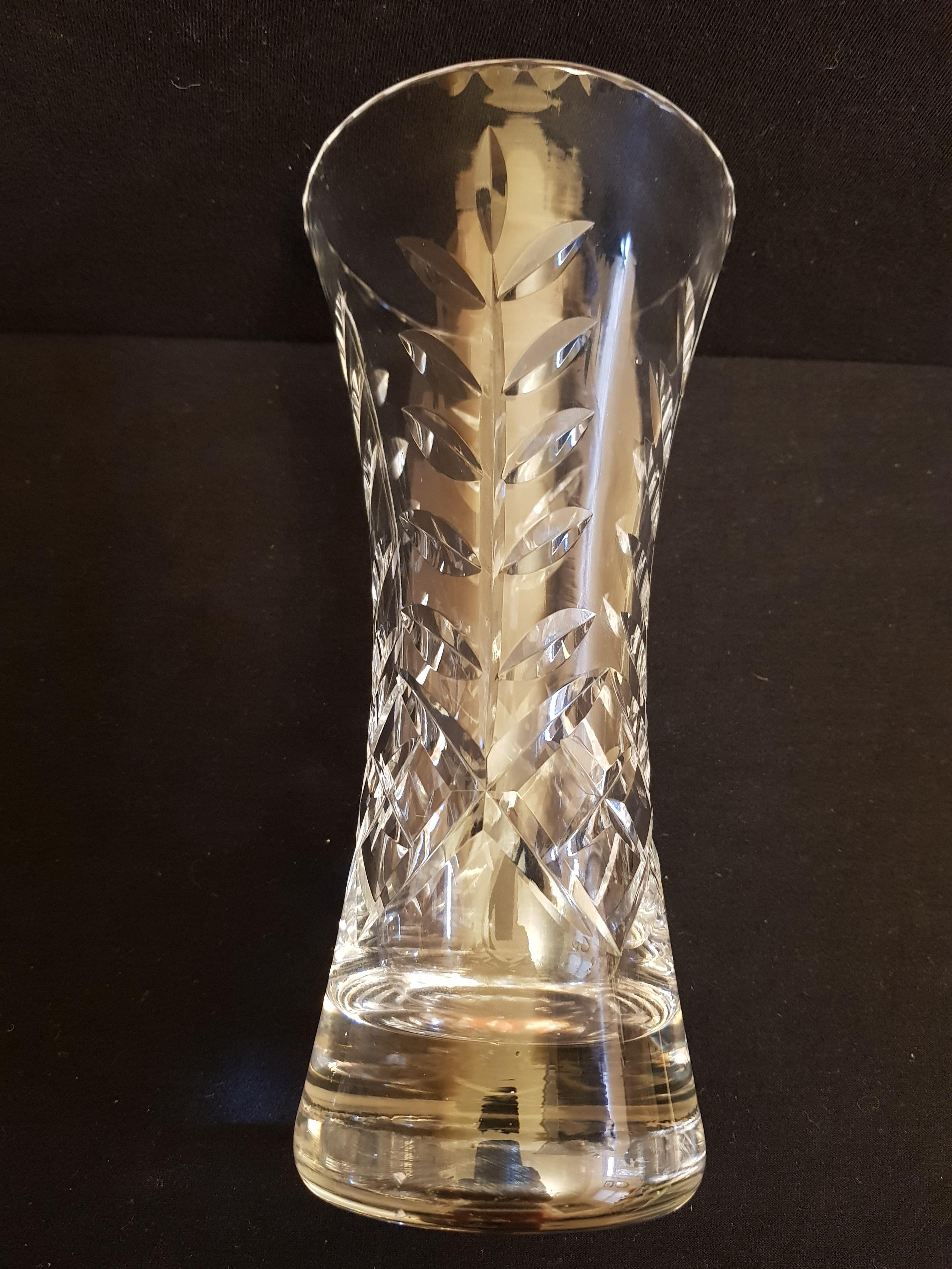 Vitange Hand Cut Crystal Vases In Excellent Condition For Sale In Grantham, GB