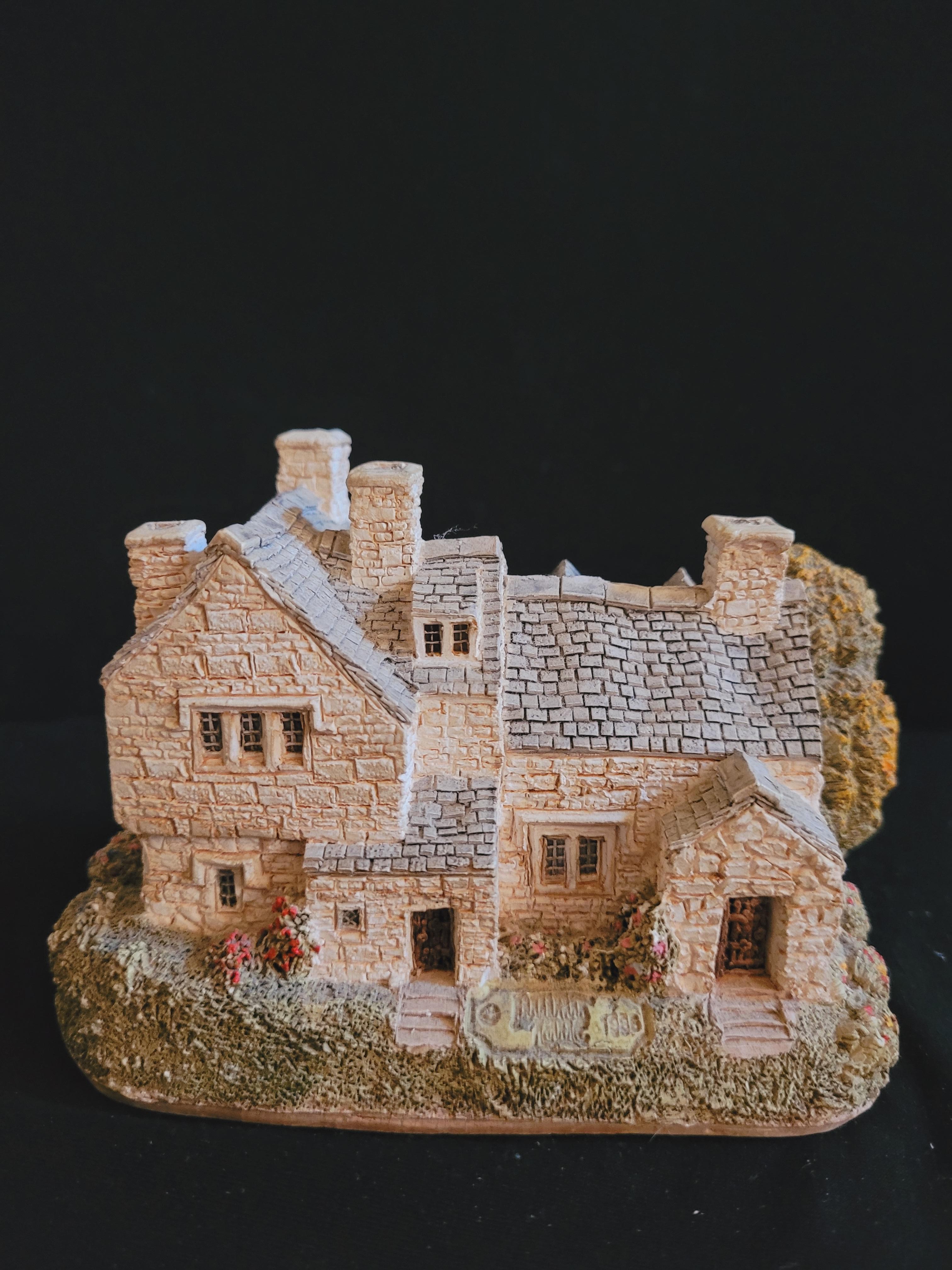 Arts and Crafts Vitange Hand Made Ceramic House Made in England For Sale