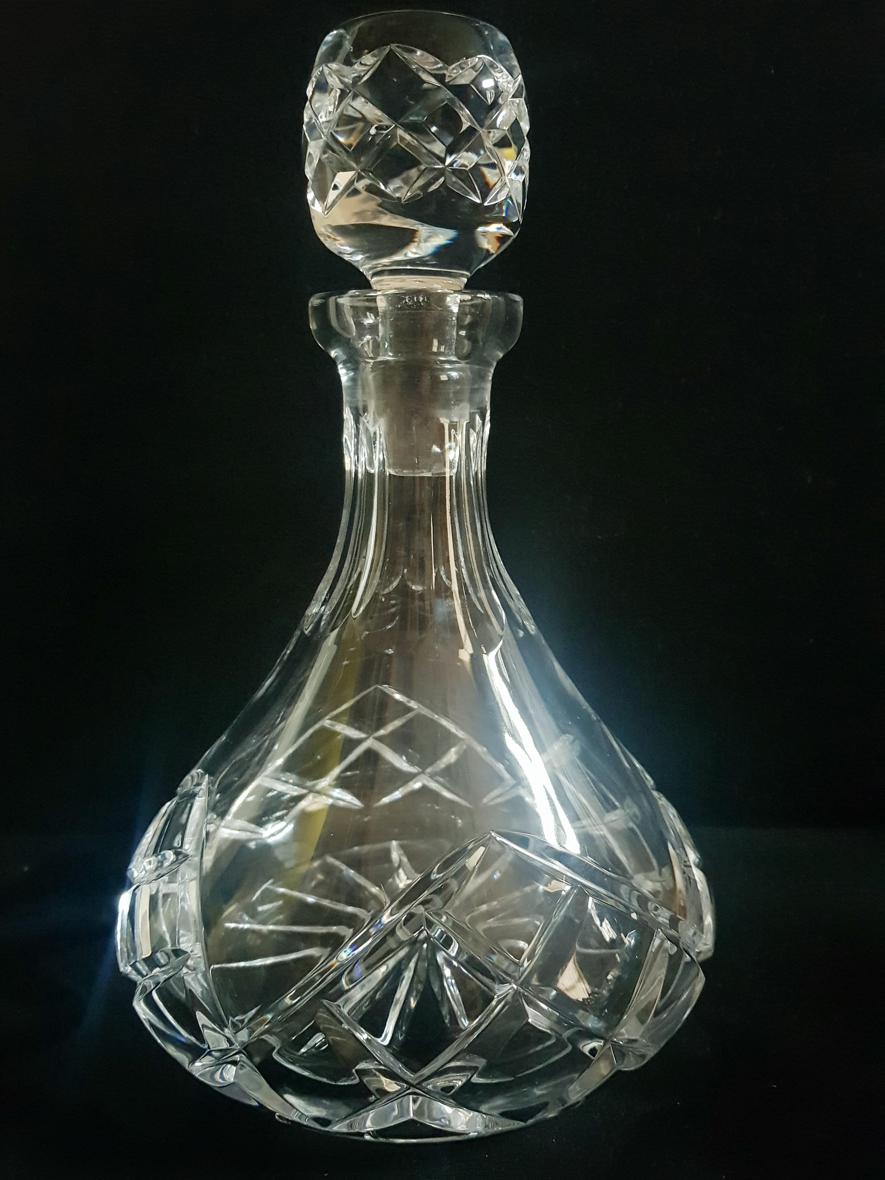 Beautiful vintage Italian hand deep cut crystal decanter with stopper brilliant condition.