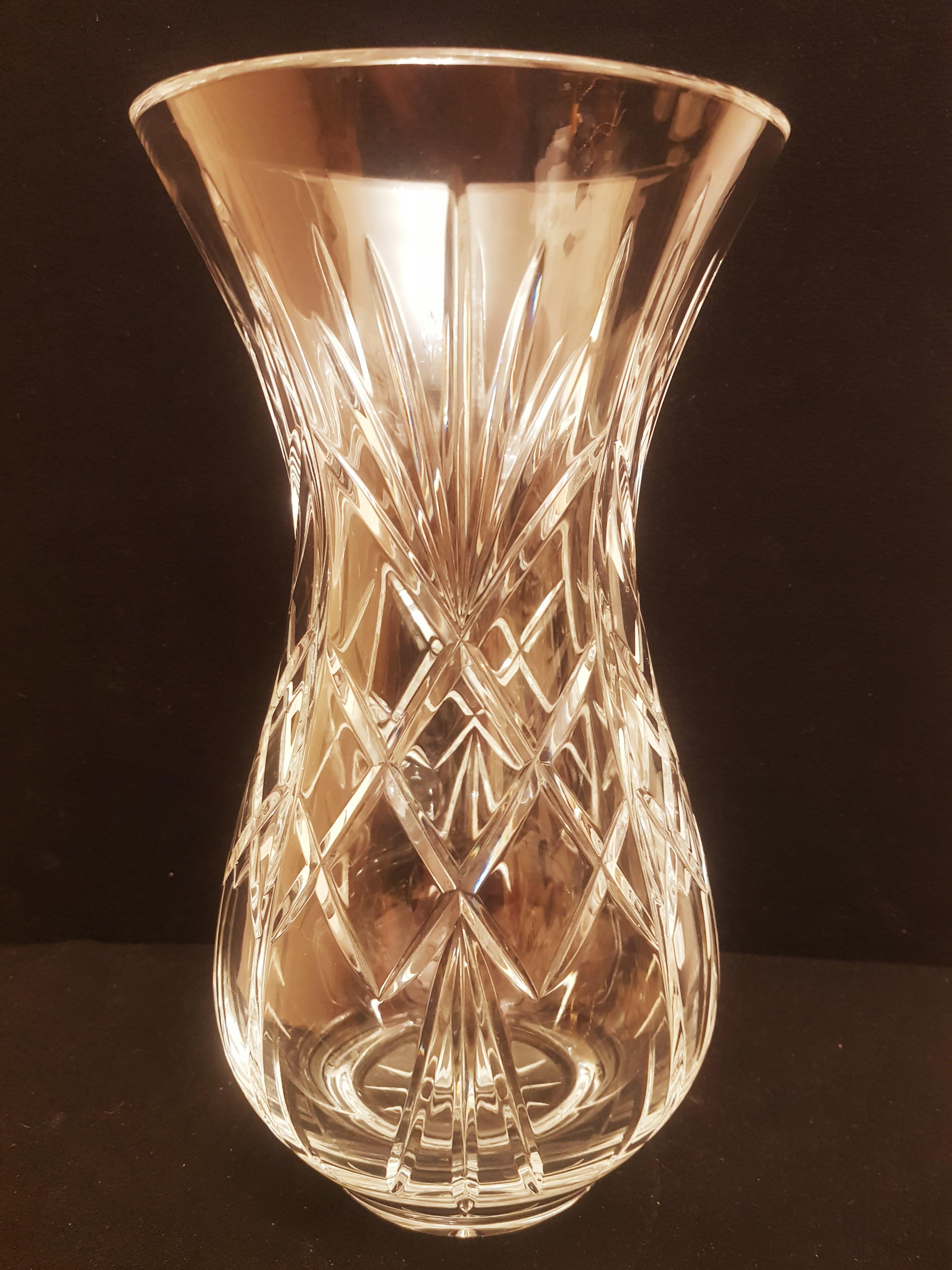 Beautiful vitange very large italian vase hand cut crystal vase brilliant condition.