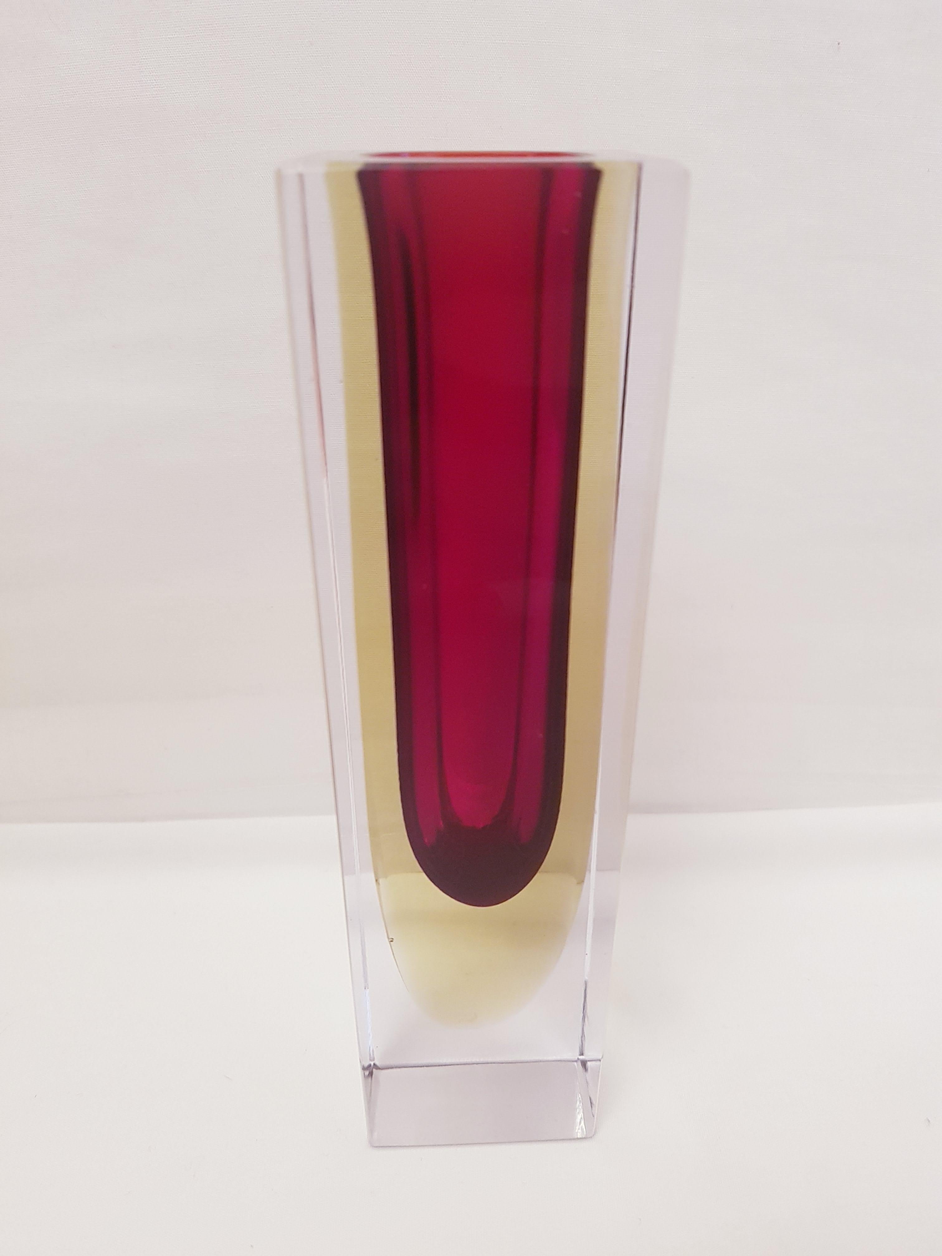 Beautiful vitange murano faceted sommerso vase red, yellow and clear brilliant condition beautiful home decor.