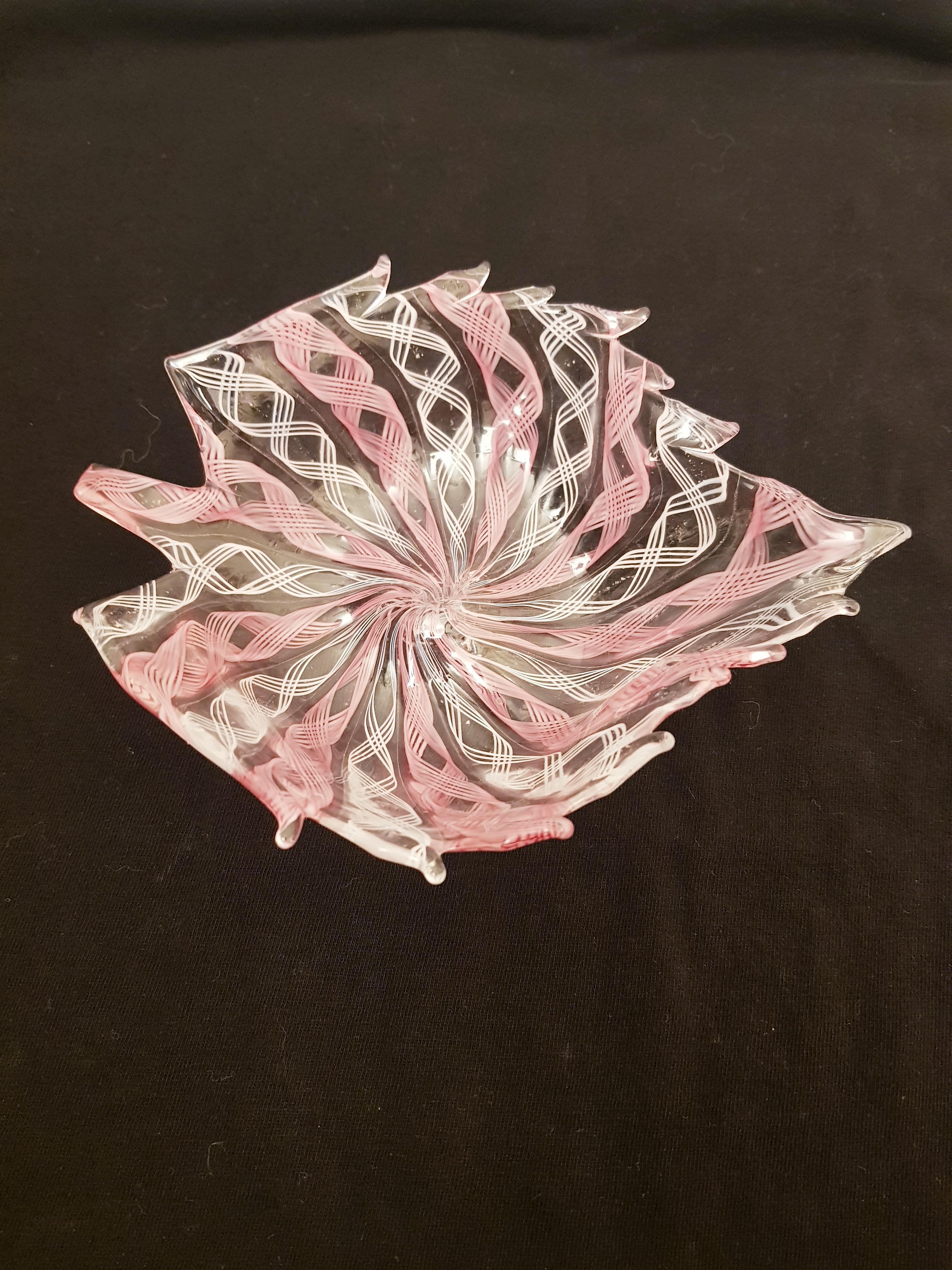 Beautiful vitange murano glass Zanfirico white and pink latice swirled glass bowl perfect condition.