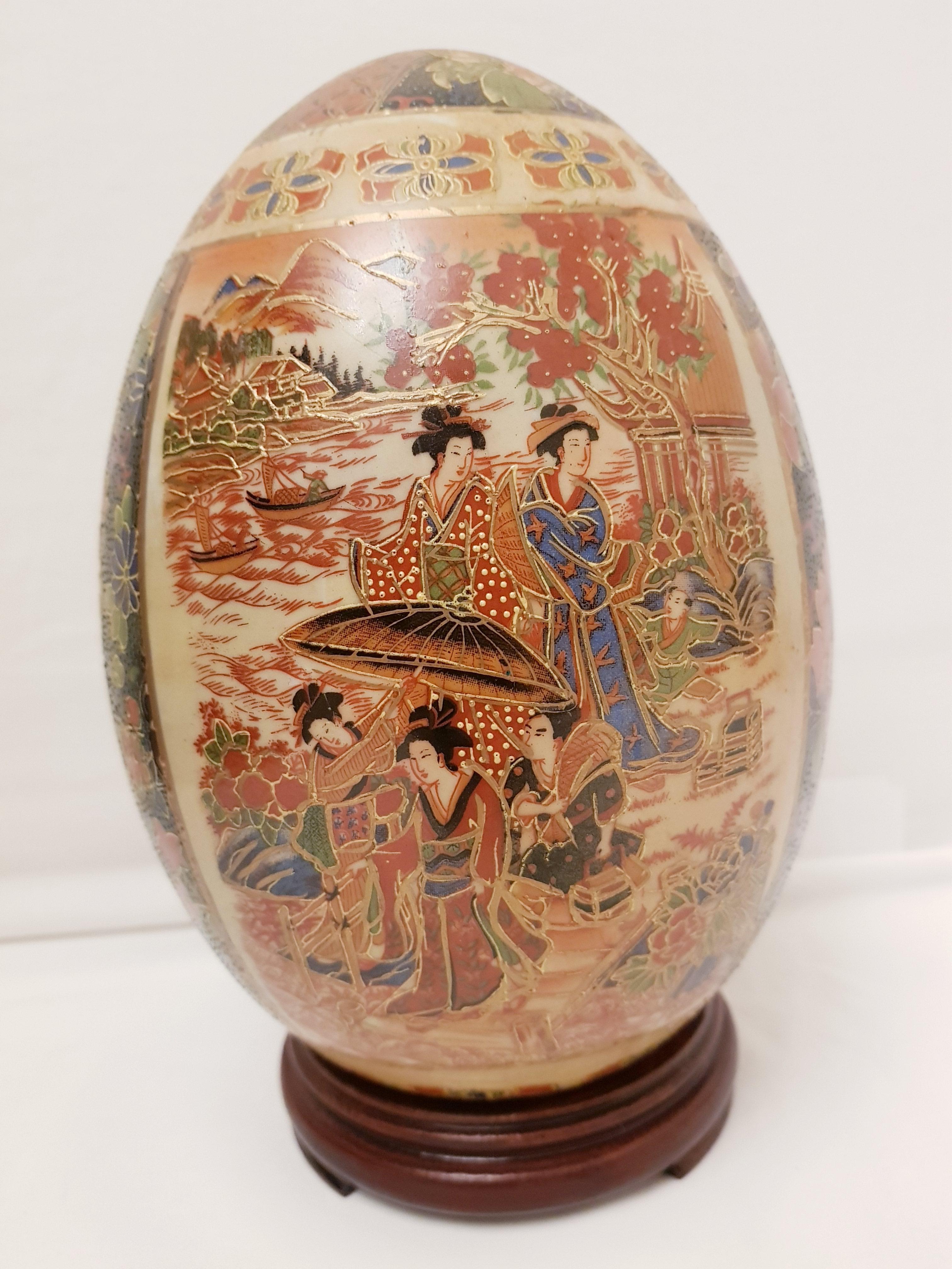 Beautiful vitange japonese Satsuma large ceramic large egg brilliant condition beautiful home decor.