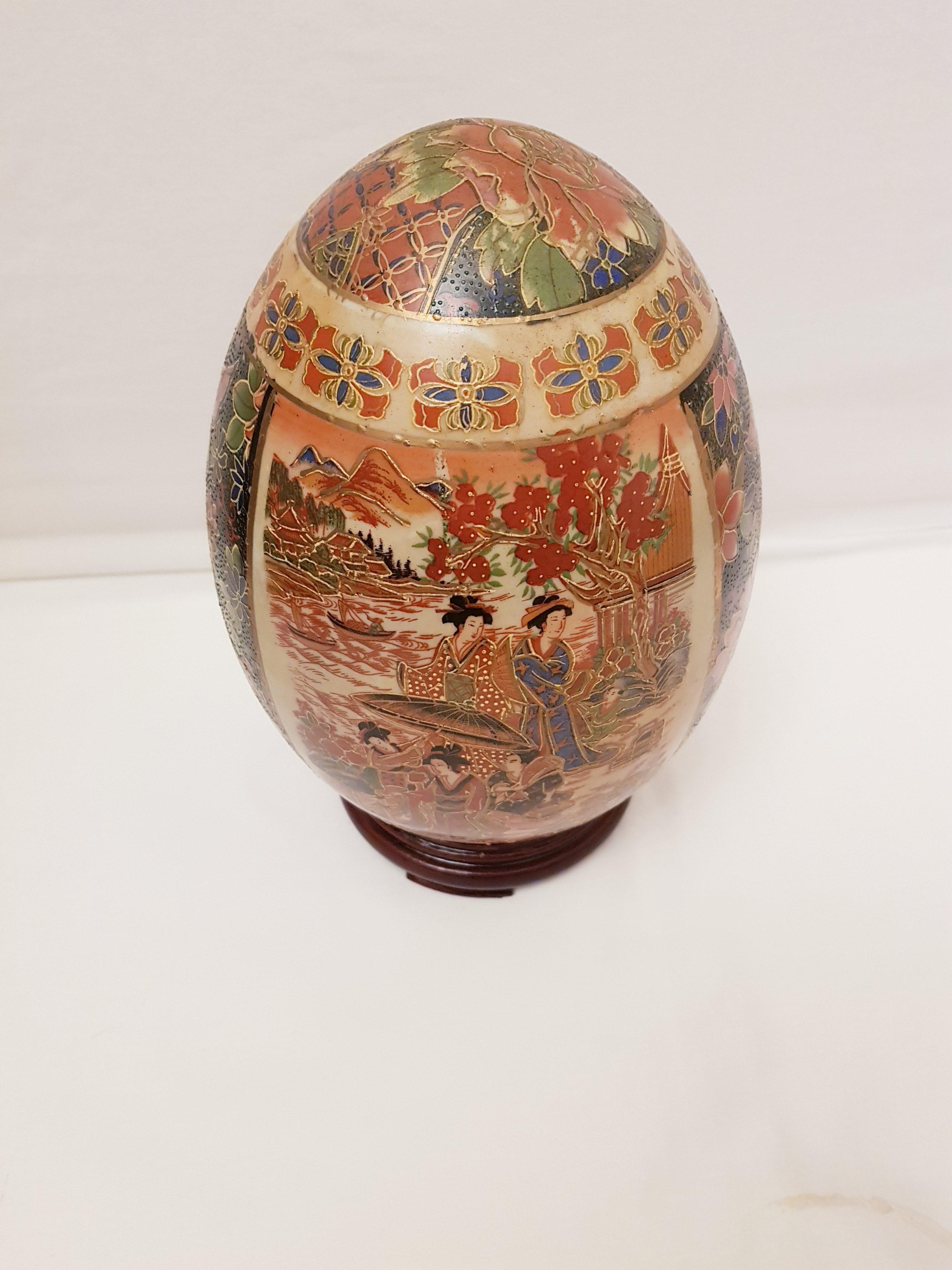 Vitange Satsuma Japonese large Ceramic Egg In Excellent Condition In Grantham, GB