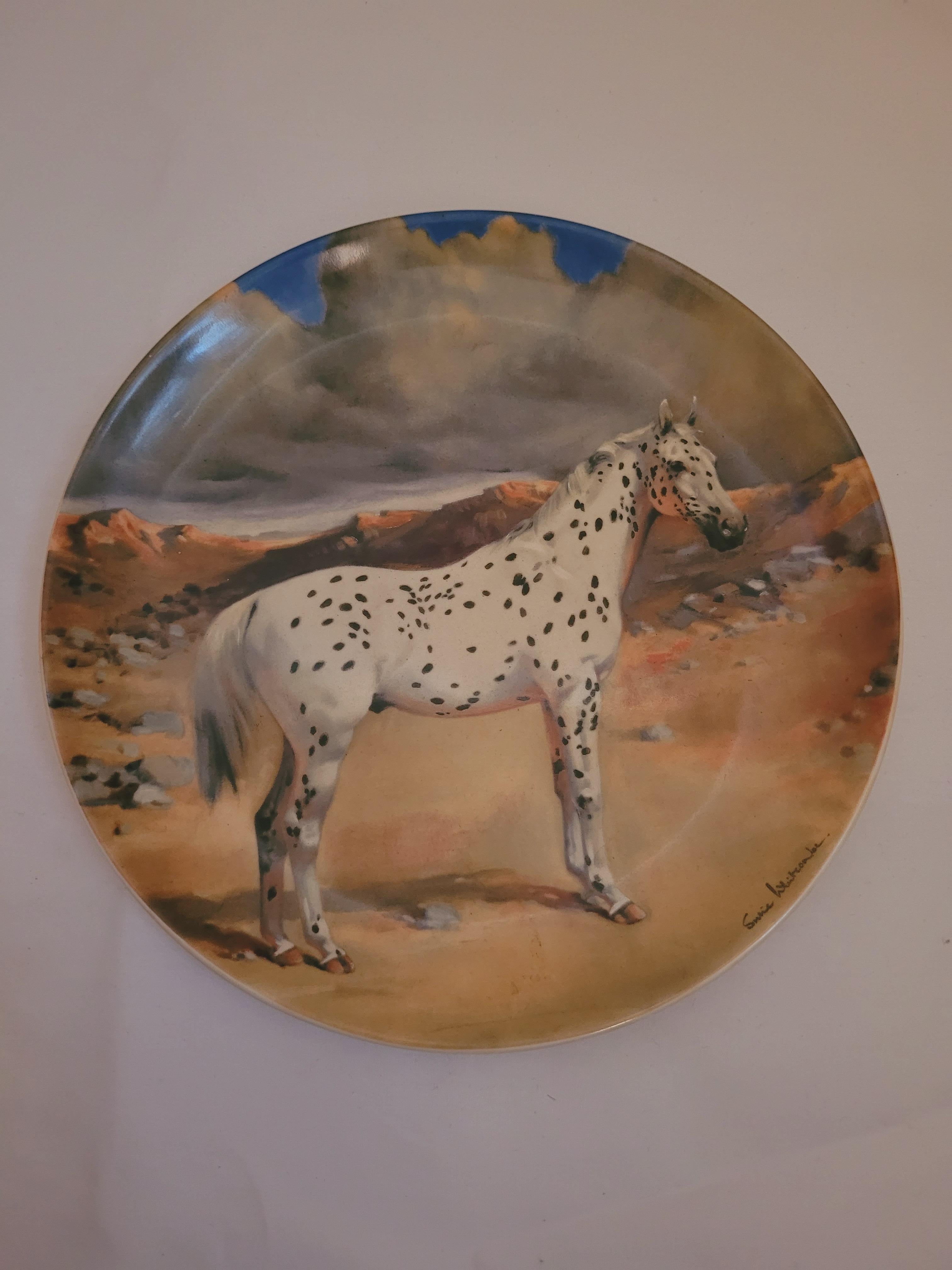 Beautiful vintage signed with certificate of authenticity hand made ceramic decorative plates by Will Nelson and Susie Whitcombe brilliant condition.