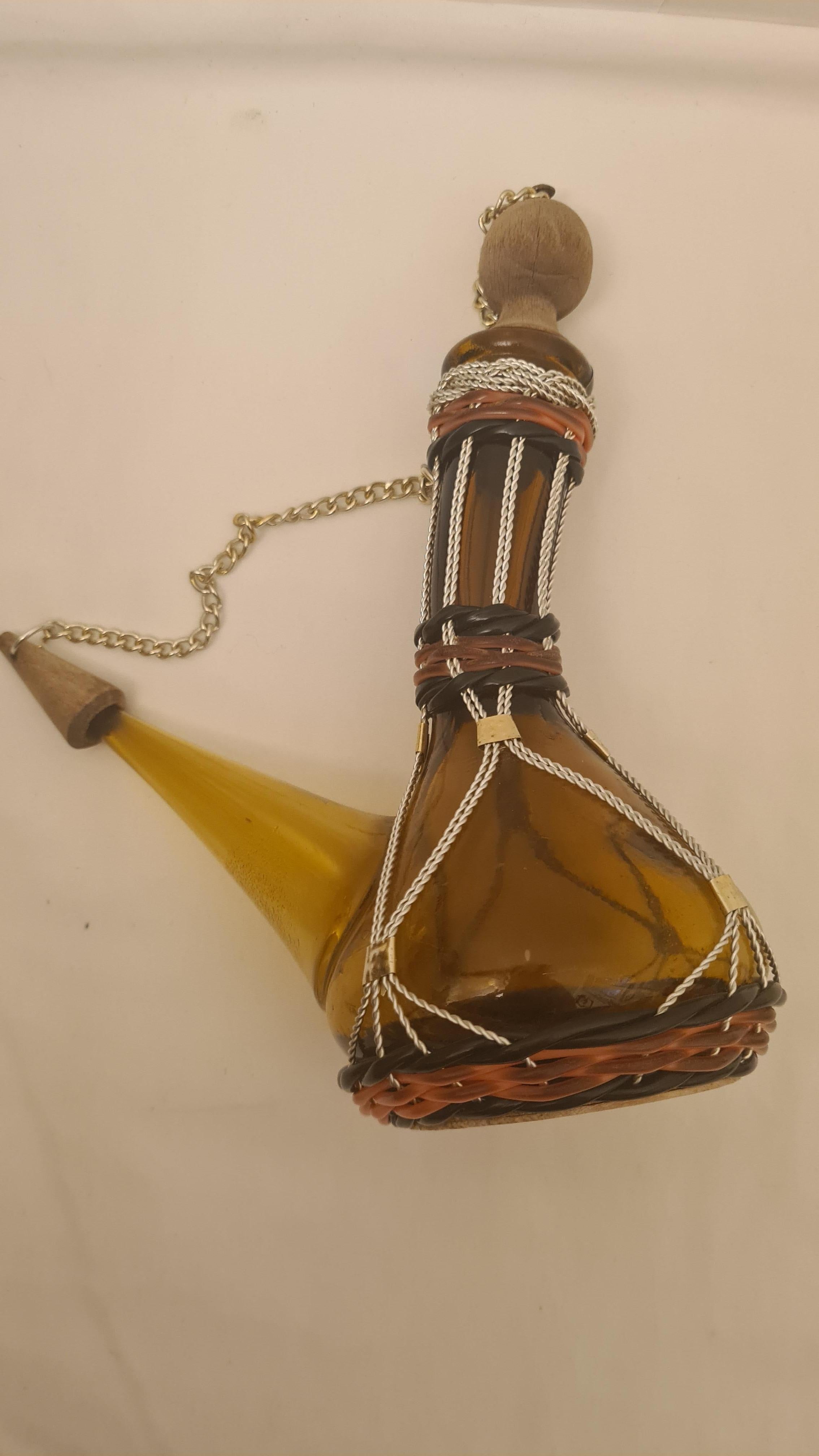 Vitange Spanish Tooled Vine Bottles In Excellent Condition For Sale In Grantham, GB