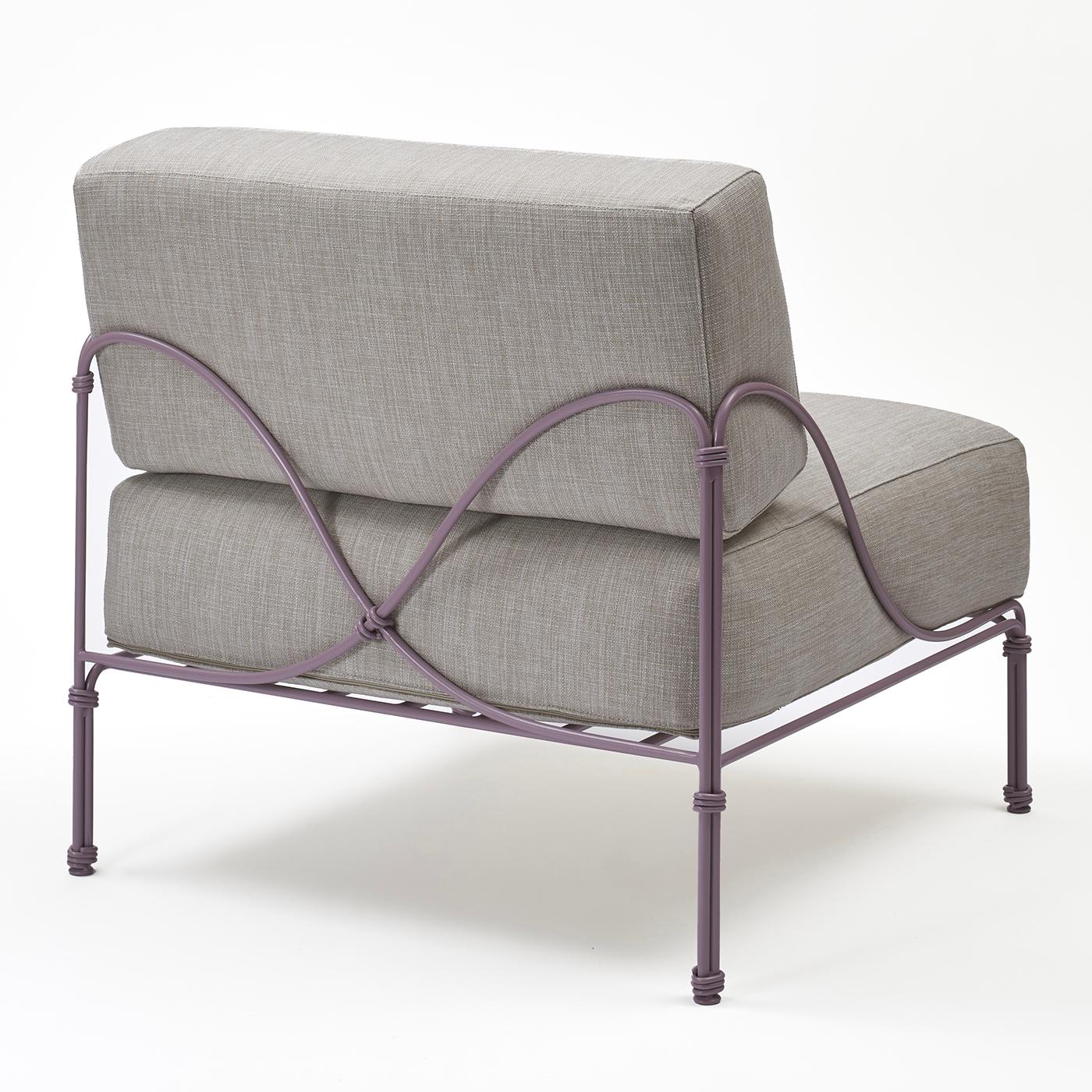 Lila und grauer Sessel von Ciarmroli Queda Studio aus Edelstahl von Vitis (Stahl) im Angebot