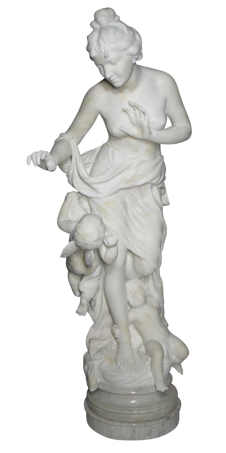Sculpture italienne en marbre grandeur nature du 19e au 20e siècle intitulée "Recherche de l'amour".