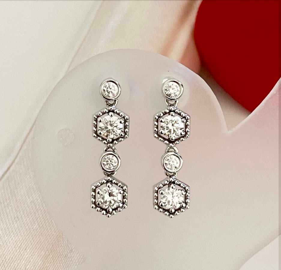 Produced by award winning Italian designer Stefano Vitolo. Stefano creates custom artisanal one of a kind jewelry with excellent gemstones in a truly old world Italian craftmanship.
These handcrafted Earrings has 0.49 total carat weight of F/G color