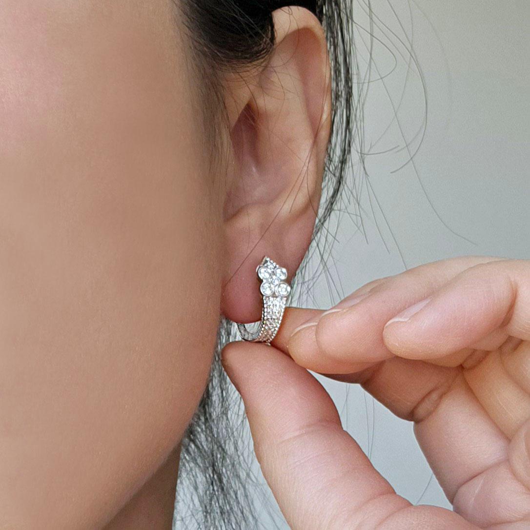 Women's Vitolo 18 Karat Gold Diamond Earrings For Sale