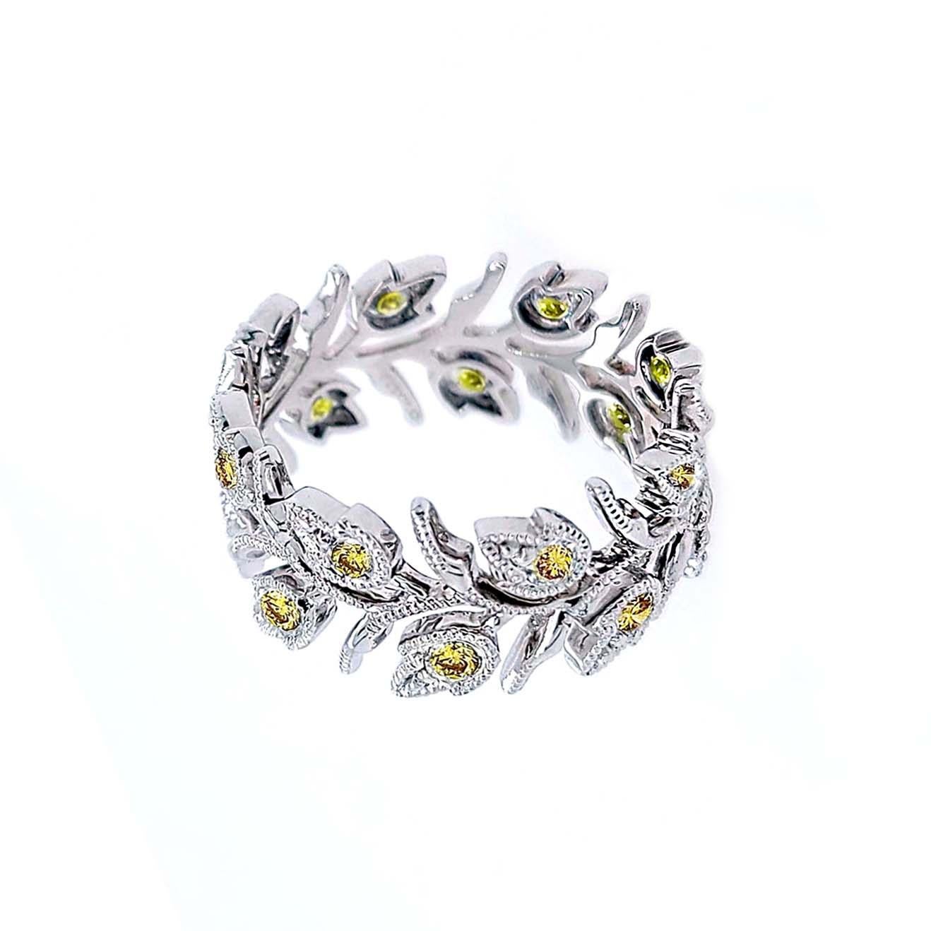 Round Cut Vitolo 18 Karat Gold Diamond Leaf Ring For Sale