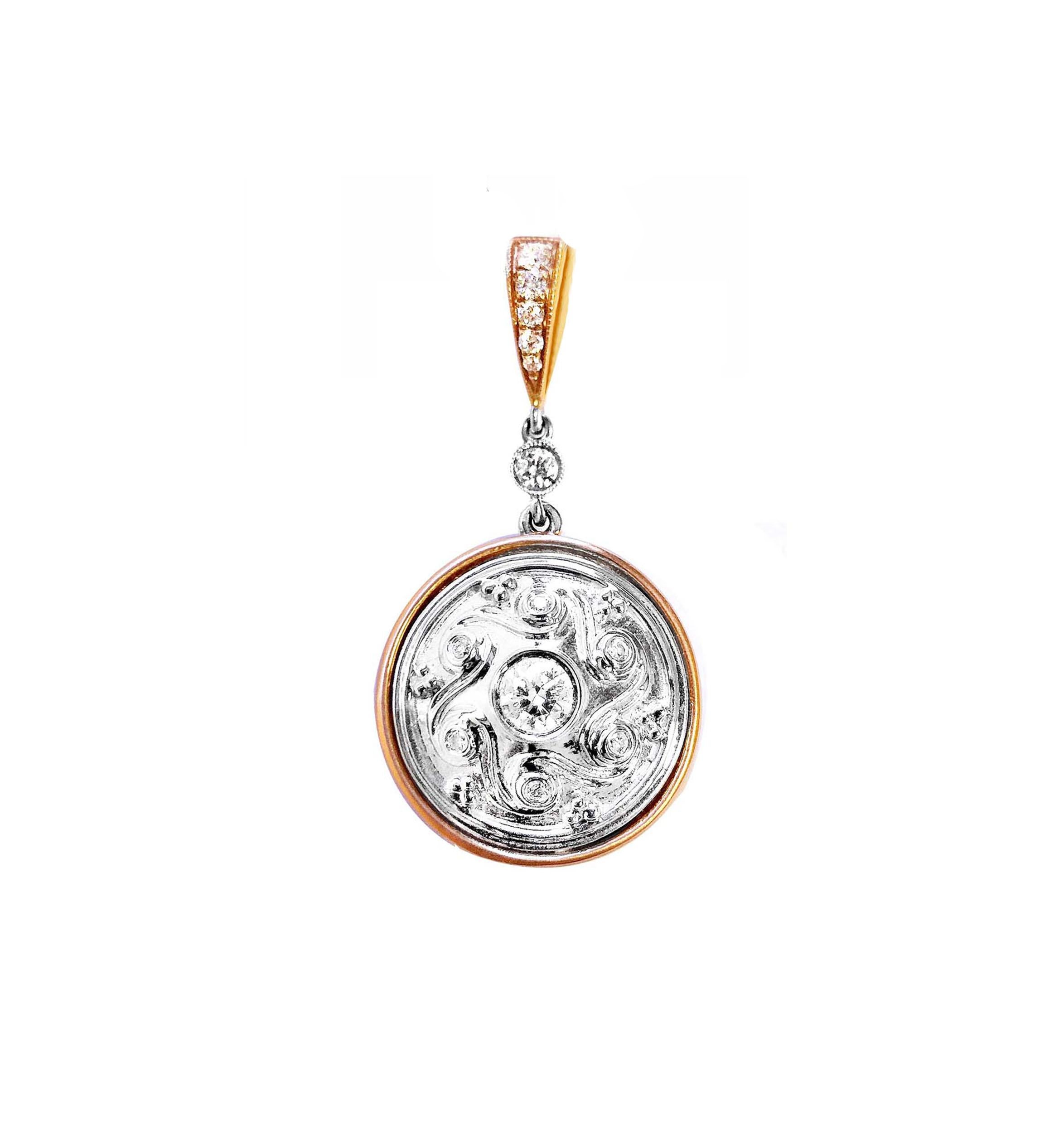 Artigiano Ciondolo con diamante in stile etrusco in oro 18 carati Vitolo in vendita