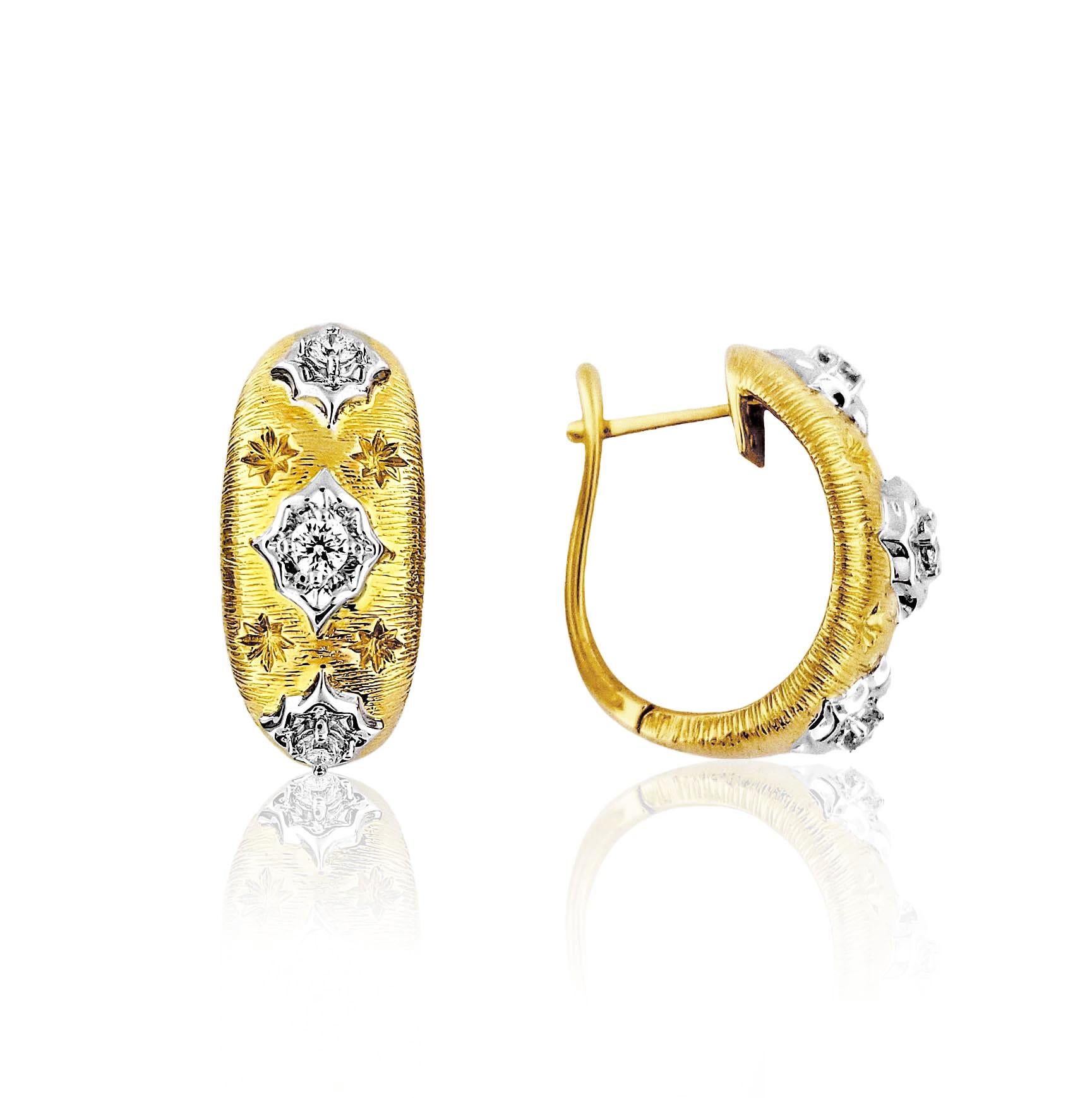 Produced by award winning Italian designer Stefano Vitolo. Stefano creates custom artisanal one of a kind jewelry with excellent gemstones in a truly old world Italian craftmanship.
These handcrafted earring have 0.22 total carat weight of F/G