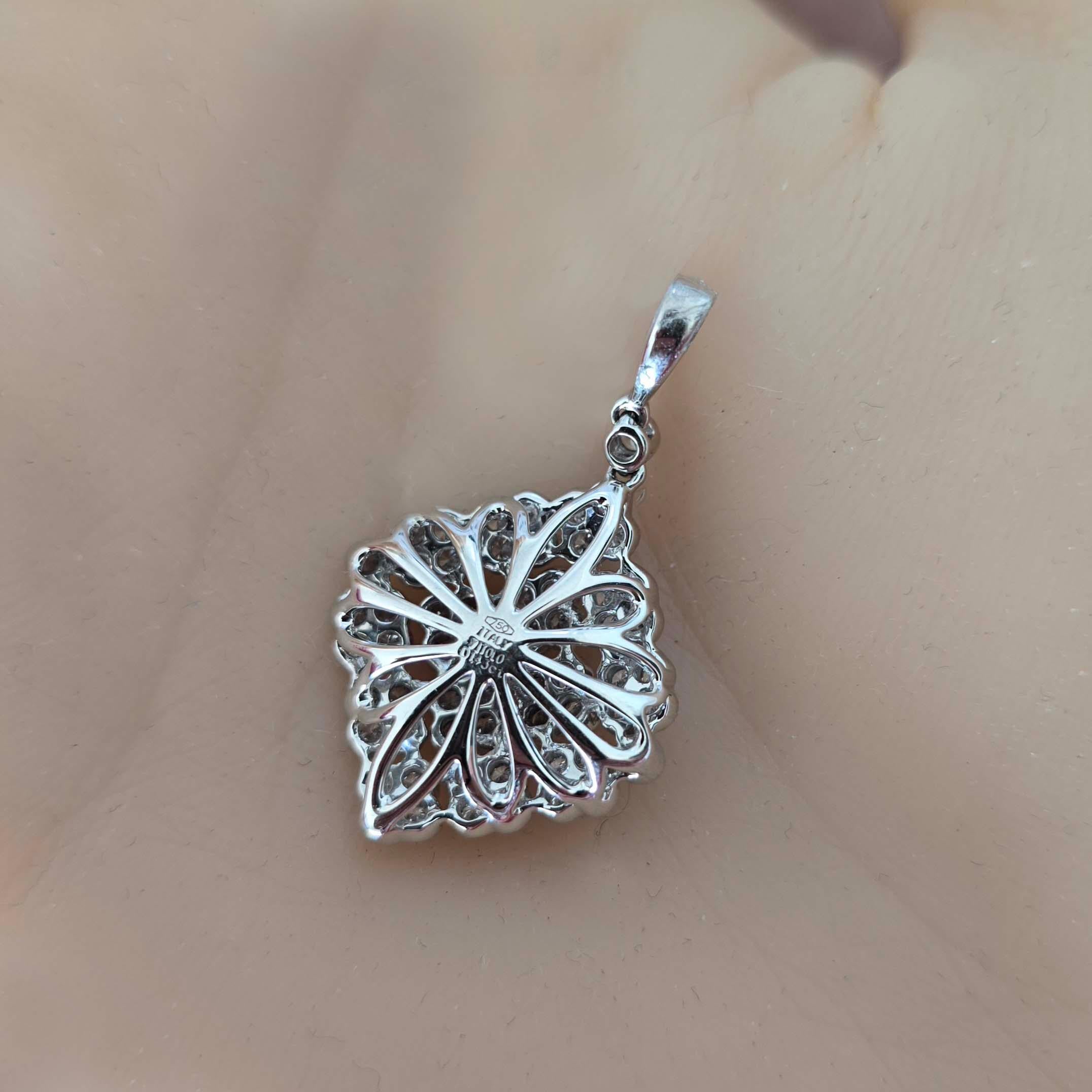 Artisan Vitolo Pendentif à motif de fleurs en or 18 carats et diamants en vente