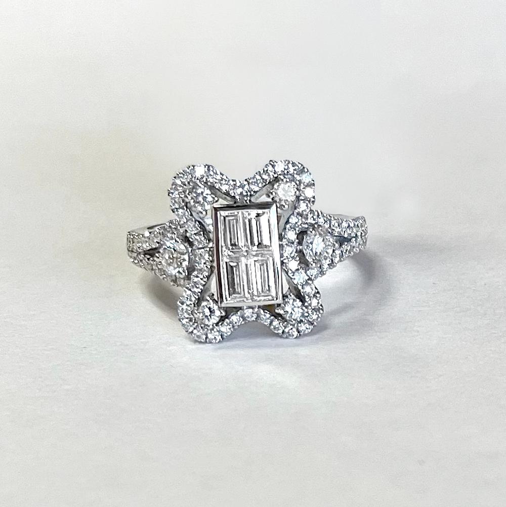 Anillo de Diamantes con Motivo Flor Vitolo de Oro de 18 Kilates en venta 2