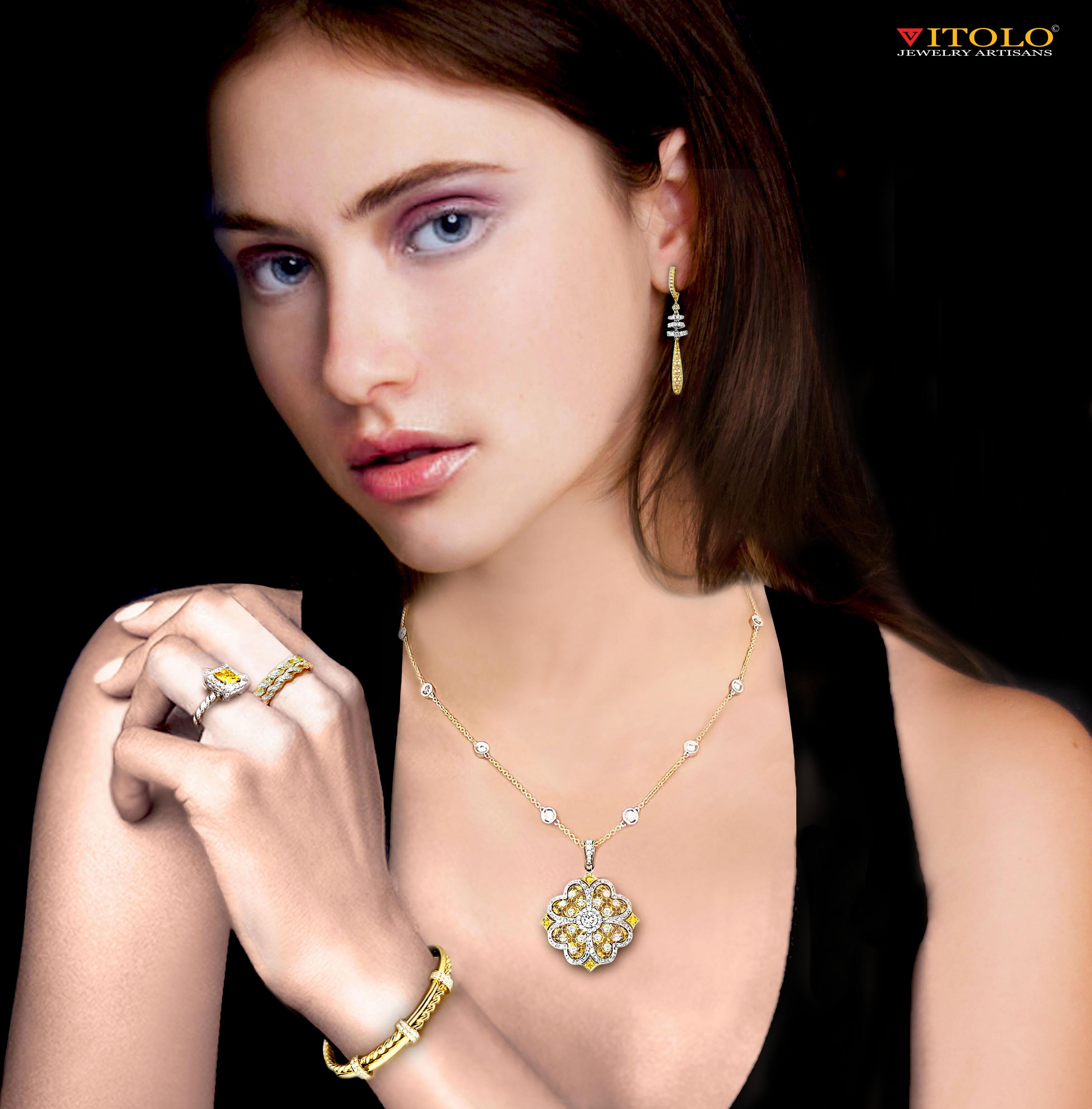 Round Cut Vitolo 18 Karat Gold Flower Motif Luxury Diamond Pendant For Sale