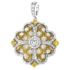 Vitolo 18 Karat Gold Flower Motif Luxury Diamond Pendant