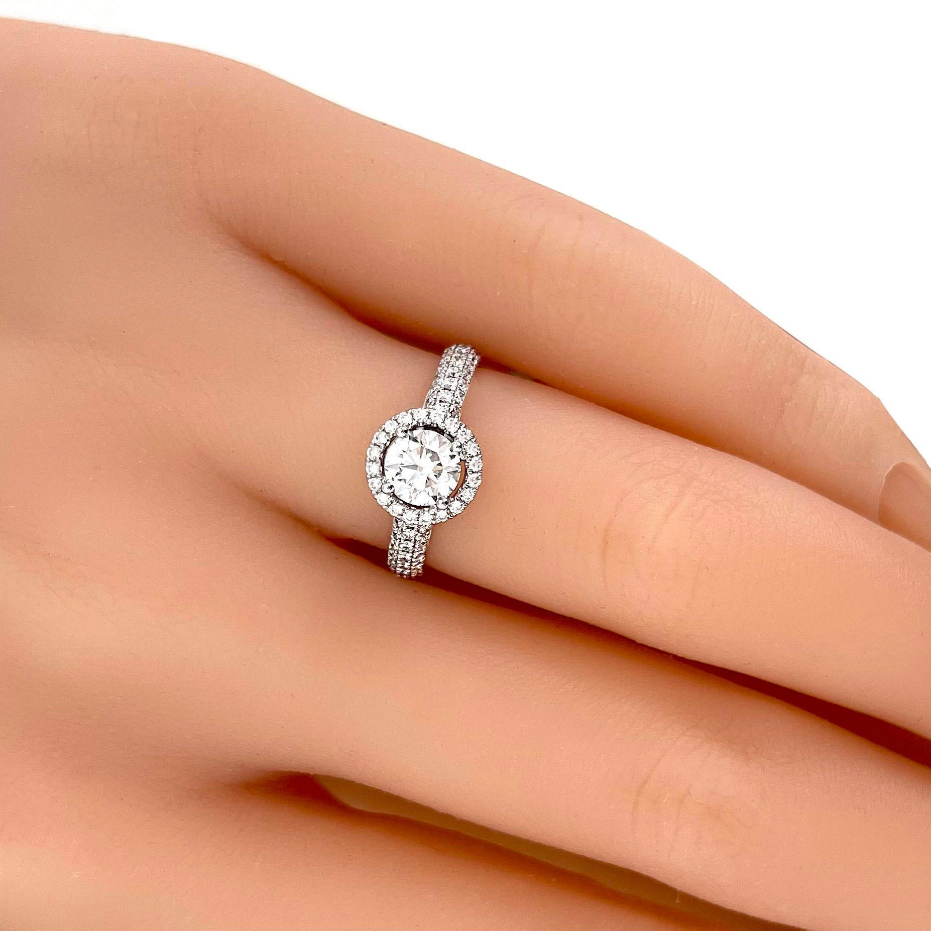 Vitolo 18 Karat Gold Halo Diamond Engagement Ring For Sale 2