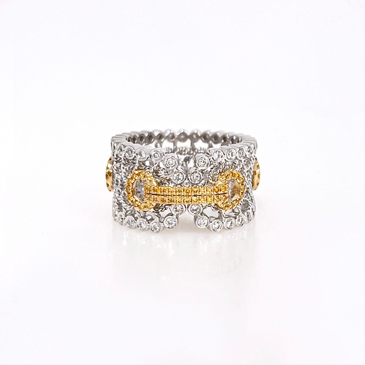 Artisan Vitolo 18 Karat Gold Handmade Gold Links Ring with White and Yellow Diamonds For Sale