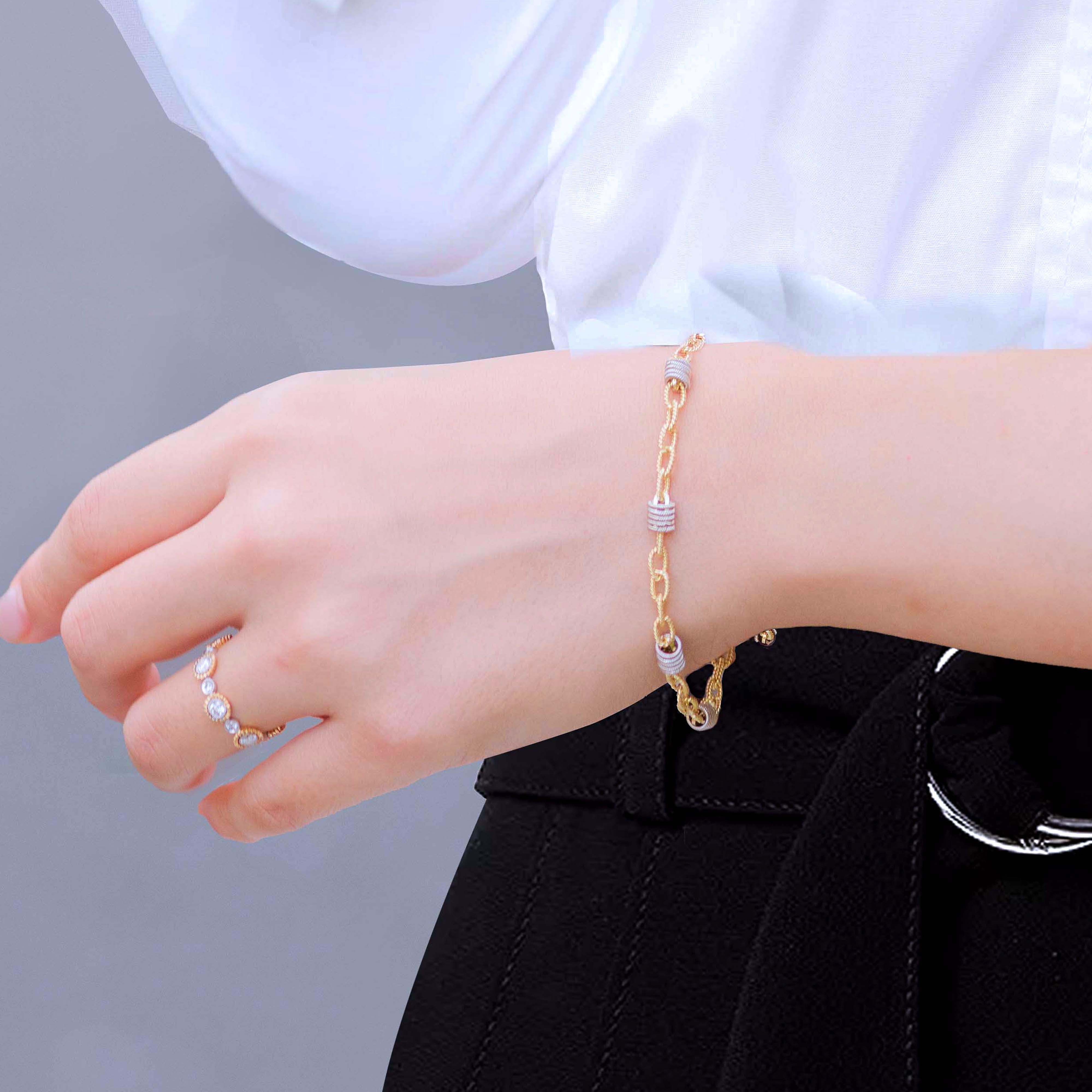 Produced by award winning Italian designer Stefano Vitolo. Stefano creates custom artisanal one of a kind jewelry with excellent gemstones in a truly old world Italian craftmanship.
This handcrafted bracelet has 0.45  total carat weight of F/G