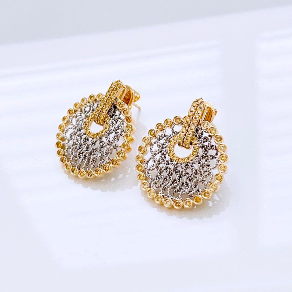 Produced by award winning Italian designer Stefano Vitolo. Stefano creates custom artisanal one of a kind jewelry with excellent gemstones in a truly old world Italian craftmanship.
These handcrafted earrings have 1.03 total carat weight of F/G