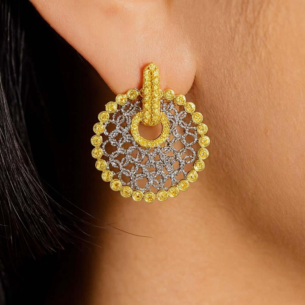 Vitolo, boucles d'oreilles en maille faites à la main en or 18 carats avec diamants jaunes Pour femmes en vente
