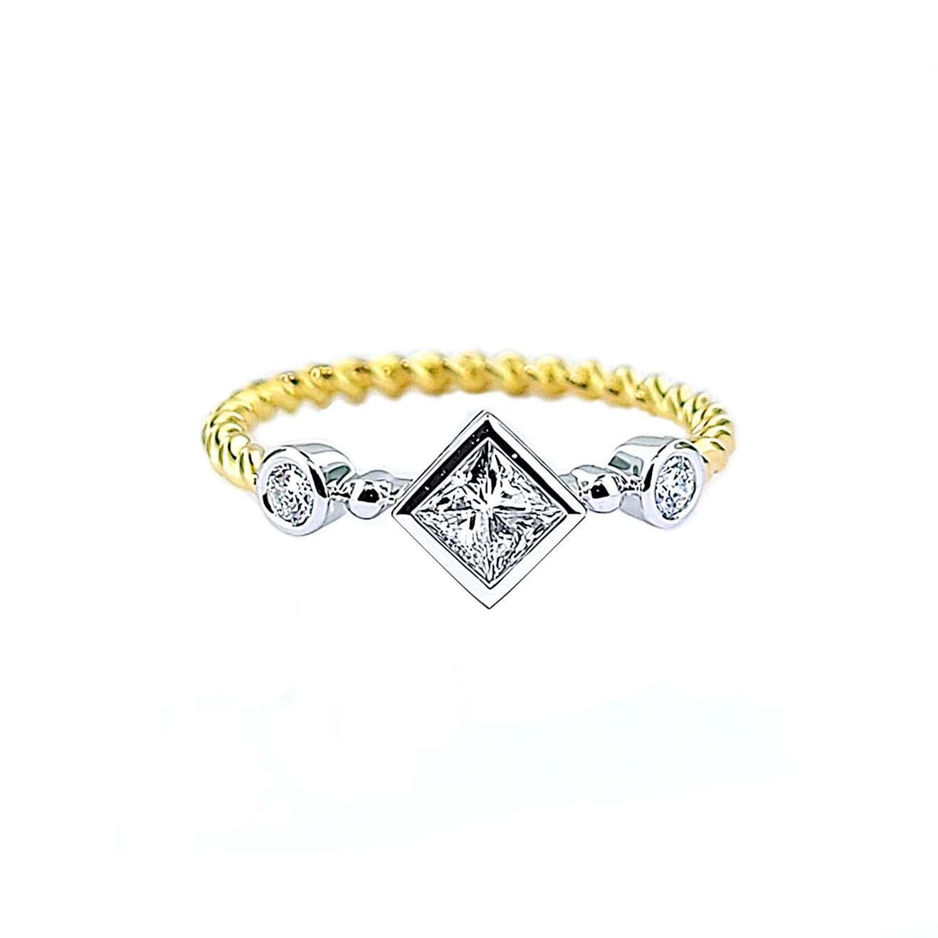 Princess Cut Vitolo 18 Karat Gold Princess-Cut Diamond Rope Ring For Sale