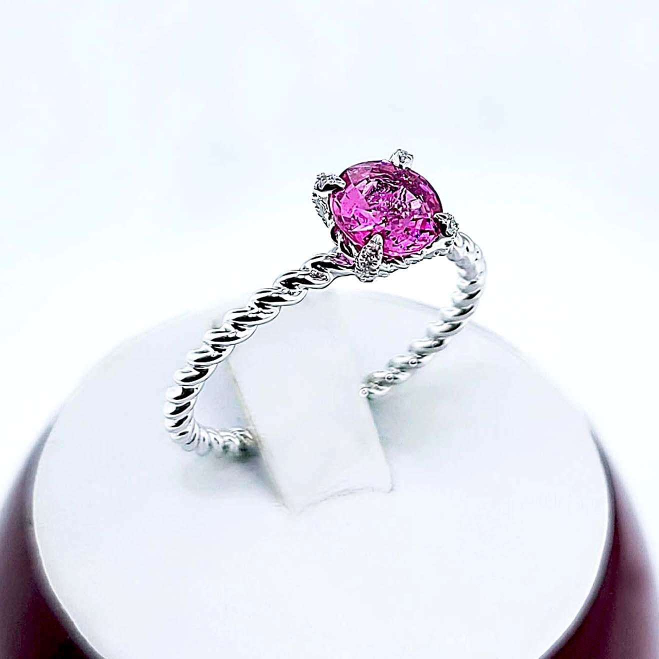 Vitolo 18 Karat Gold Rope Ring with Pink Sapphire & Diamonds In New Condition For Sale In Los Angeles, CA