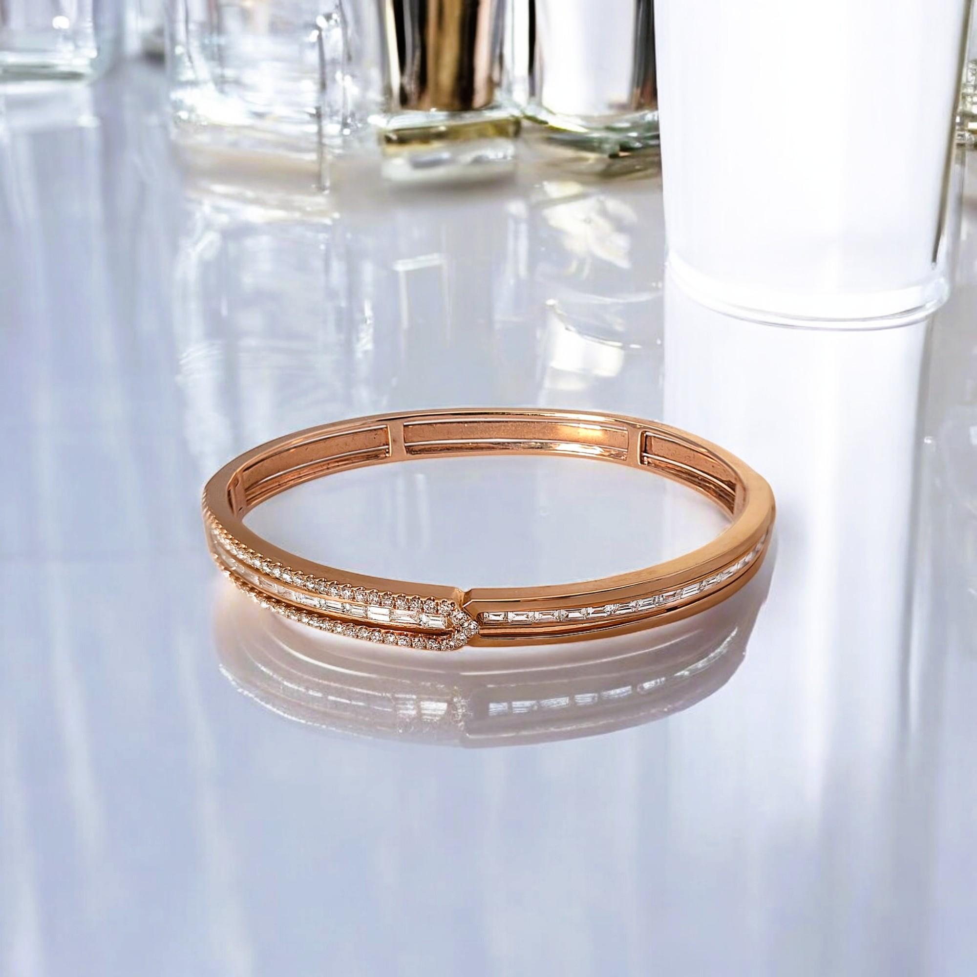 Prodotto dal pluripremiato designer italiano Stefano Vitolo. Stefano crea gioielli artigianali personalizzati, unici nel loro genere, con pietre preziose eccellenti e con un'artigianalità italiana davvero d'altri tempi.

Diamanti baguette: 0,84