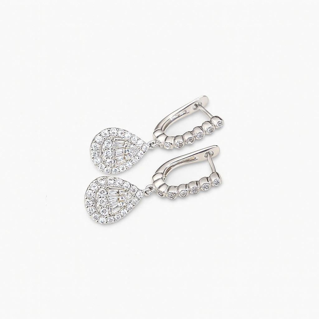 Taglio rotondo Vitolo Orecchini a goccia con diamante in oro bianco 18 carati in vendita