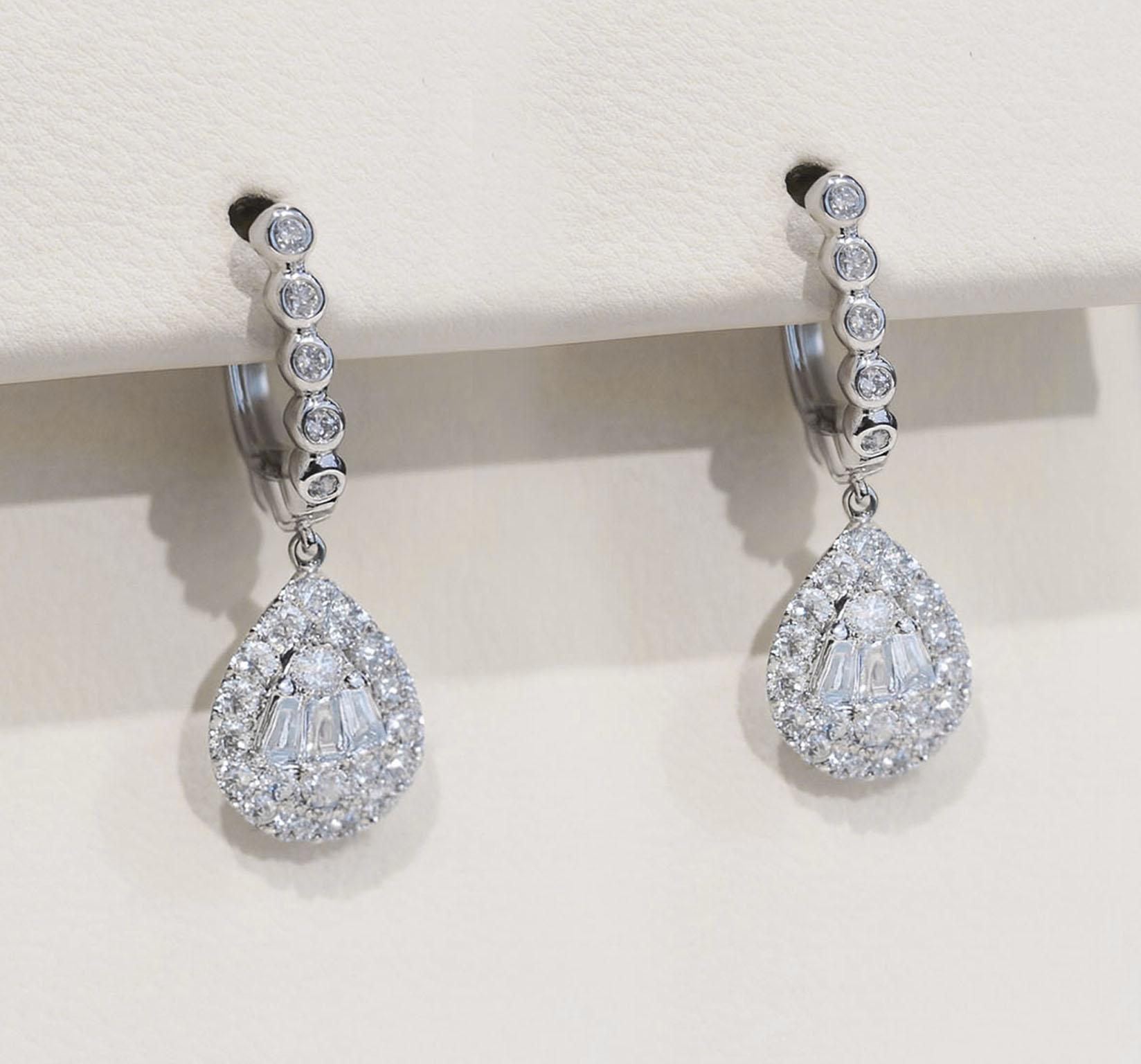 Vitolo Orecchini a goccia con diamante in oro bianco 18 carati in vendita 2