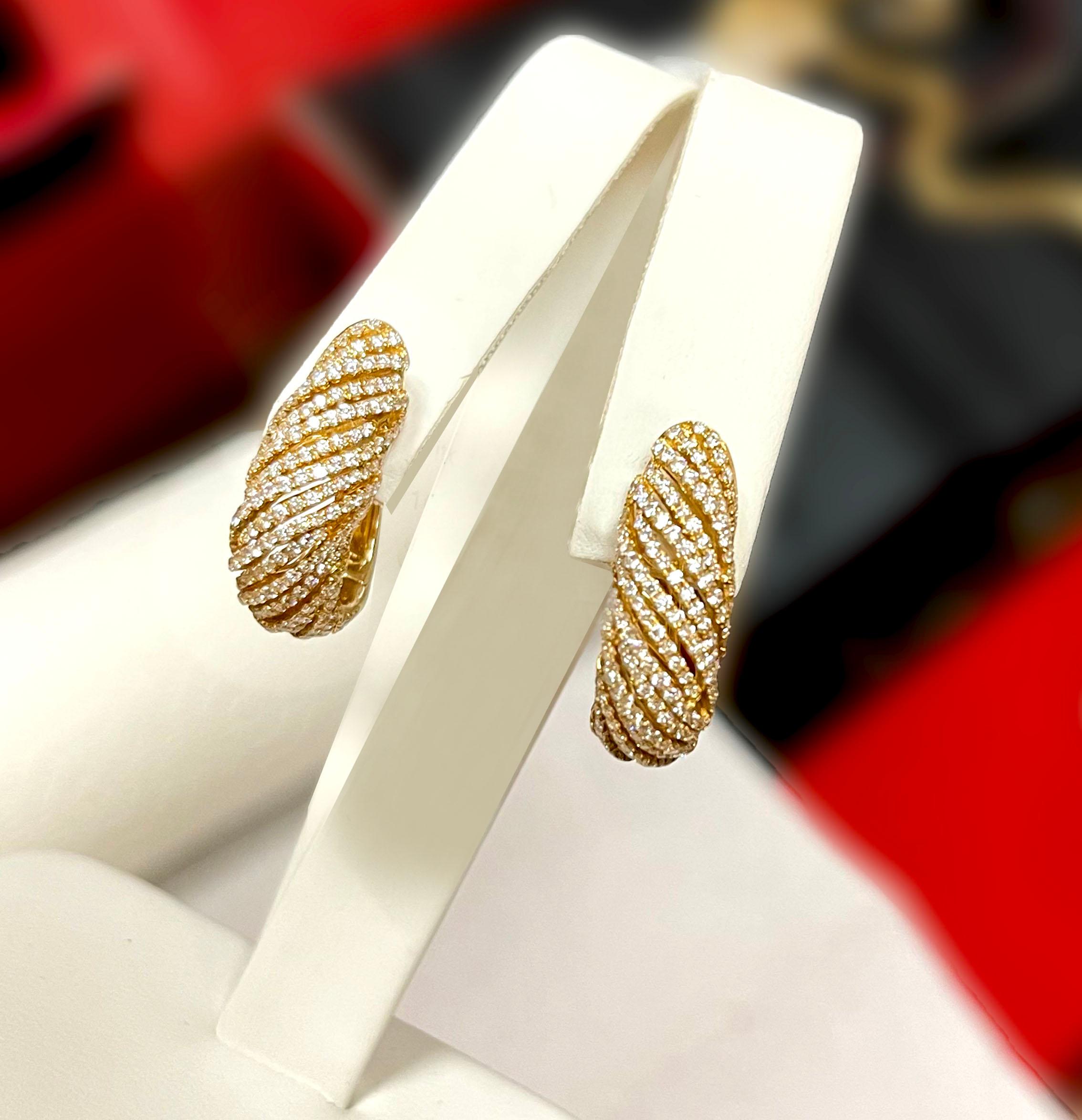 Vitolo 18 Karat Yellow Gold Pave Diamond Earrings In New Condition For Sale In Los Angeles, CA