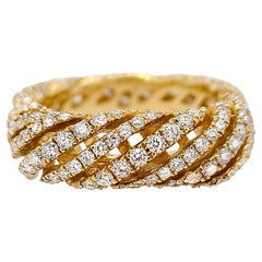 Anillo de oro amarillo de 18 quilates con pavé de eternidad