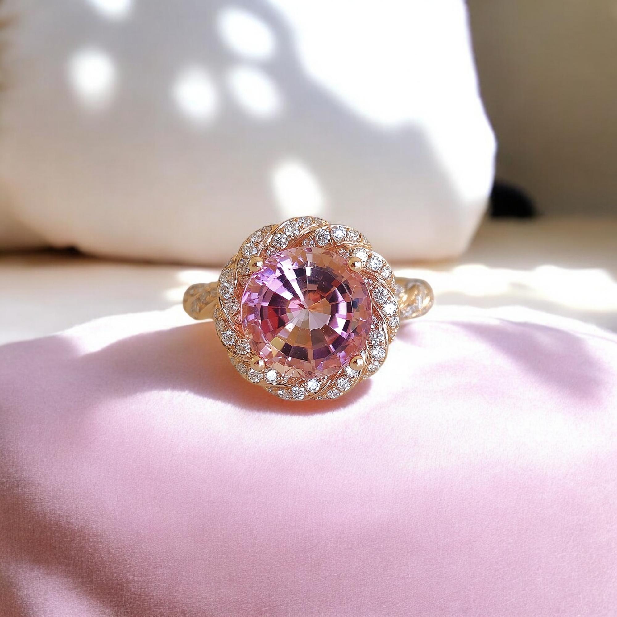 Produit par le designer italien primé Stefano Vitolo. Stefano crée des bijoux artisanaux personnalisés, uniques en leur genre, avec d'excellentes pierres précieuses, dans le respect de l'artisanat italien du vieux continent. 
Une bague luxueuse