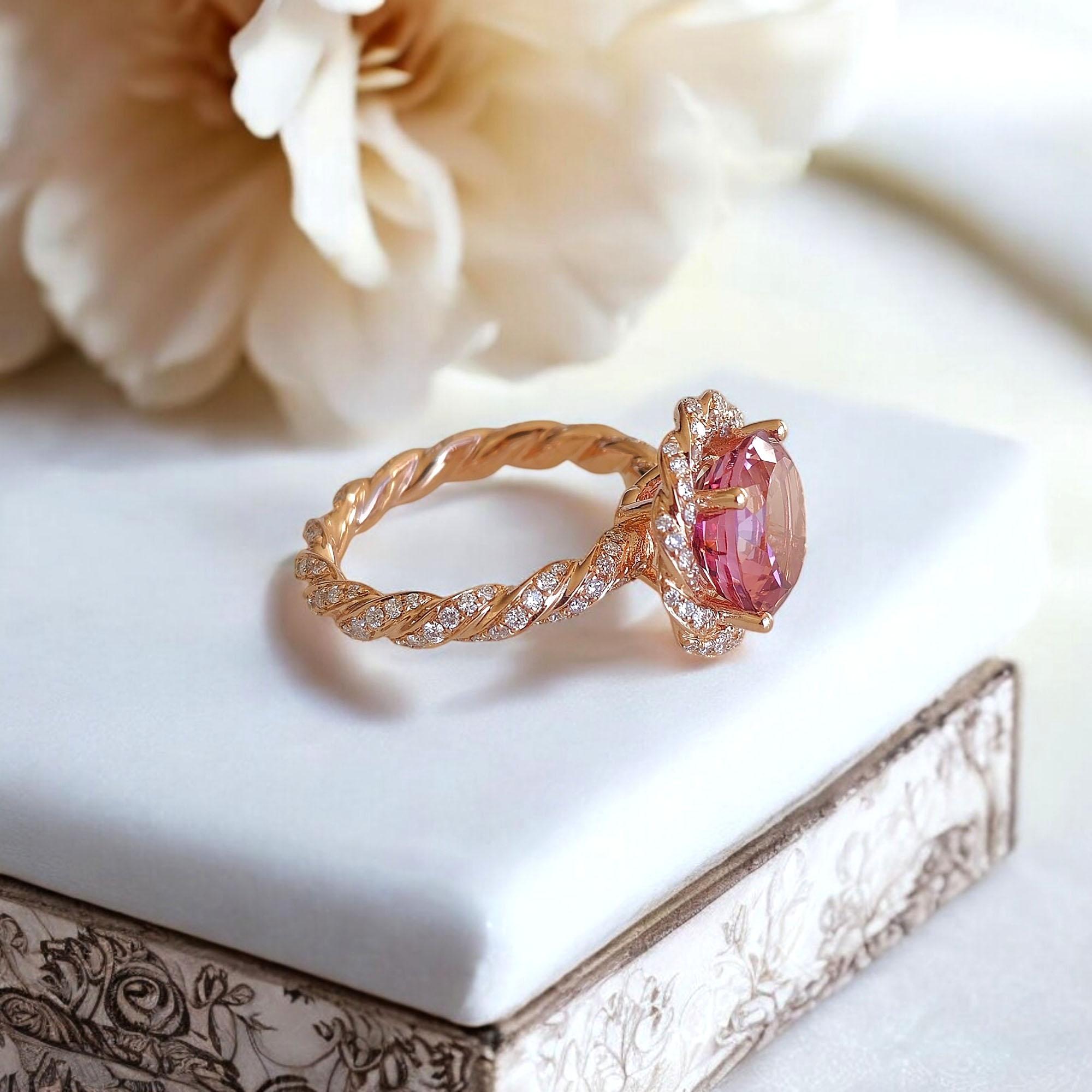 Artisan Vitolo, bague à tige torsadée en or rose 18 carats, pierre centrale en Morganite et diamant serti en vente