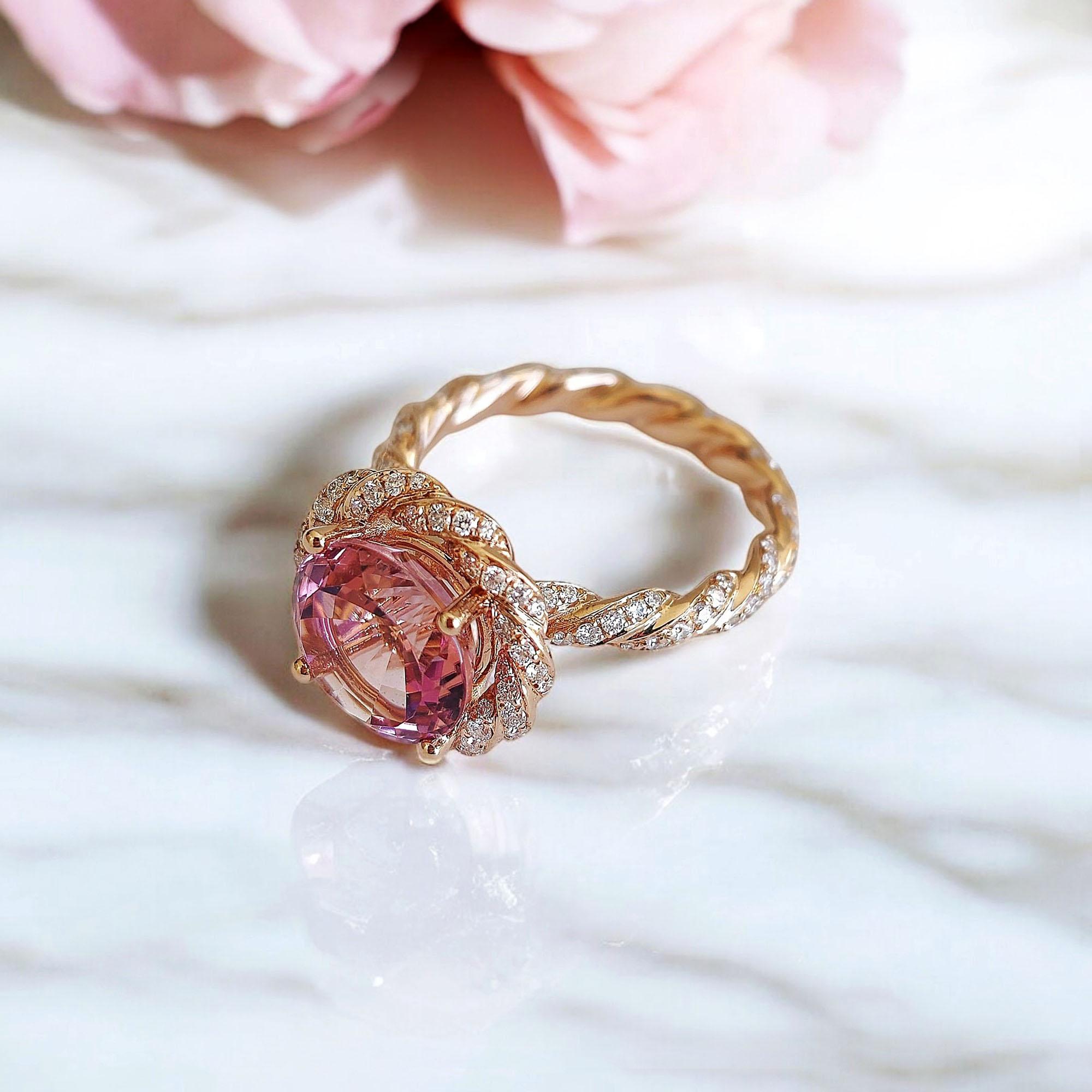 Taille ronde Vitolo, bague à tige torsadée en or rose 18 carats, pierre centrale en Morganite et diamant serti en vente