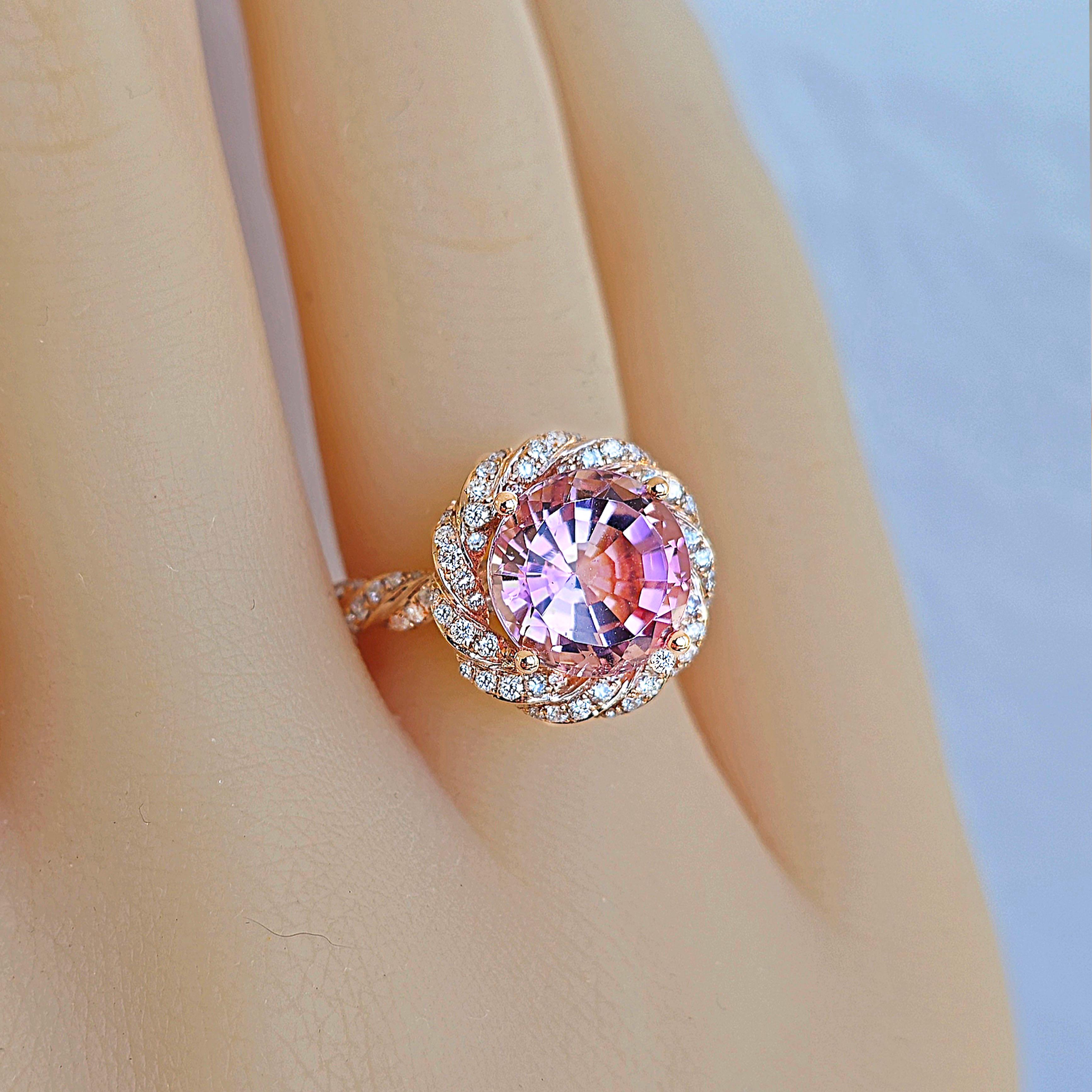 Vitolo, bague à tige torsadée en or rose 18 carats, pierre centrale en Morganite et diamant serti en vente 1