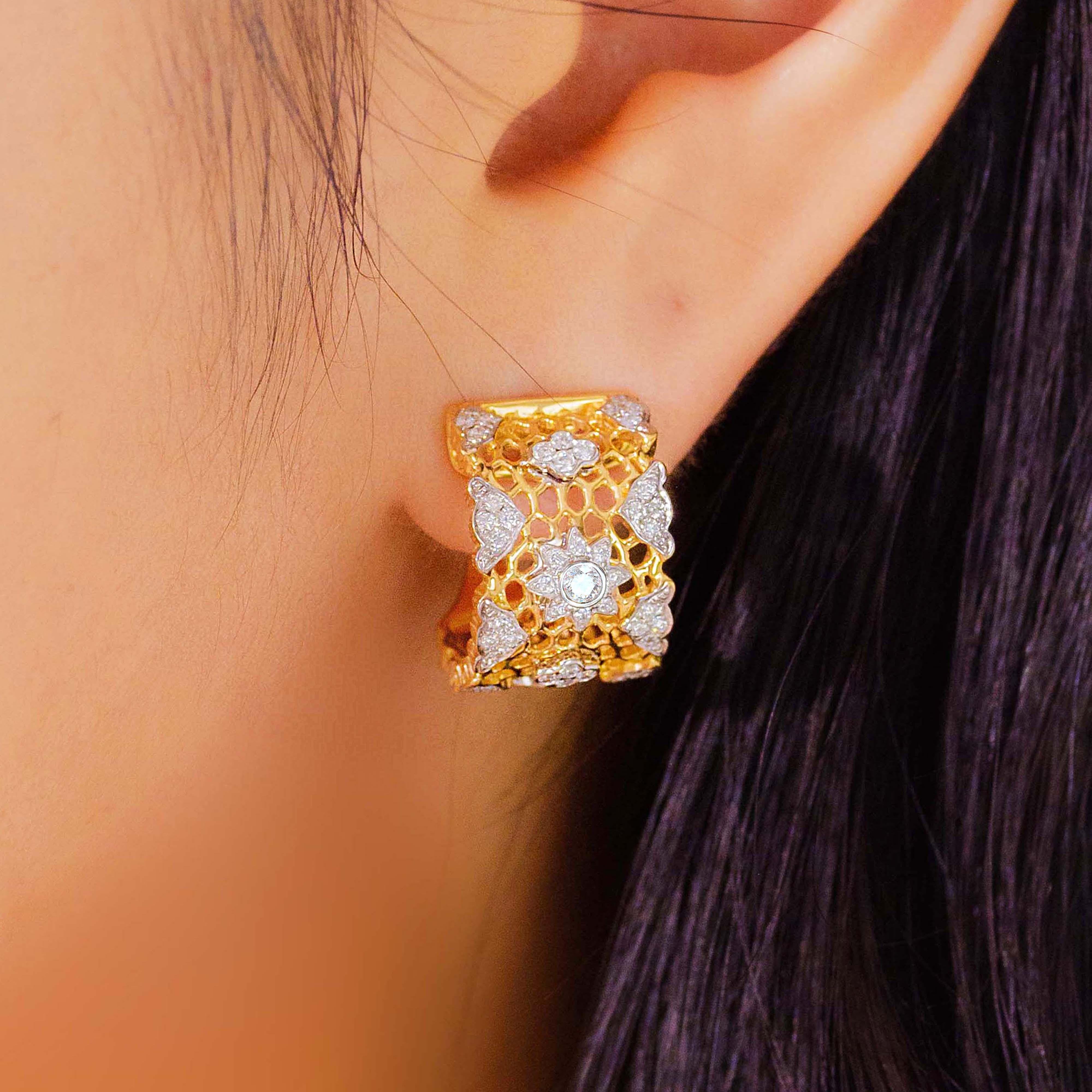 Taglio rotondo Vitolo - Orecchini a cerchio floreali a nido d'ape in oro 18 carati a due tonalità di diamanti in vendita