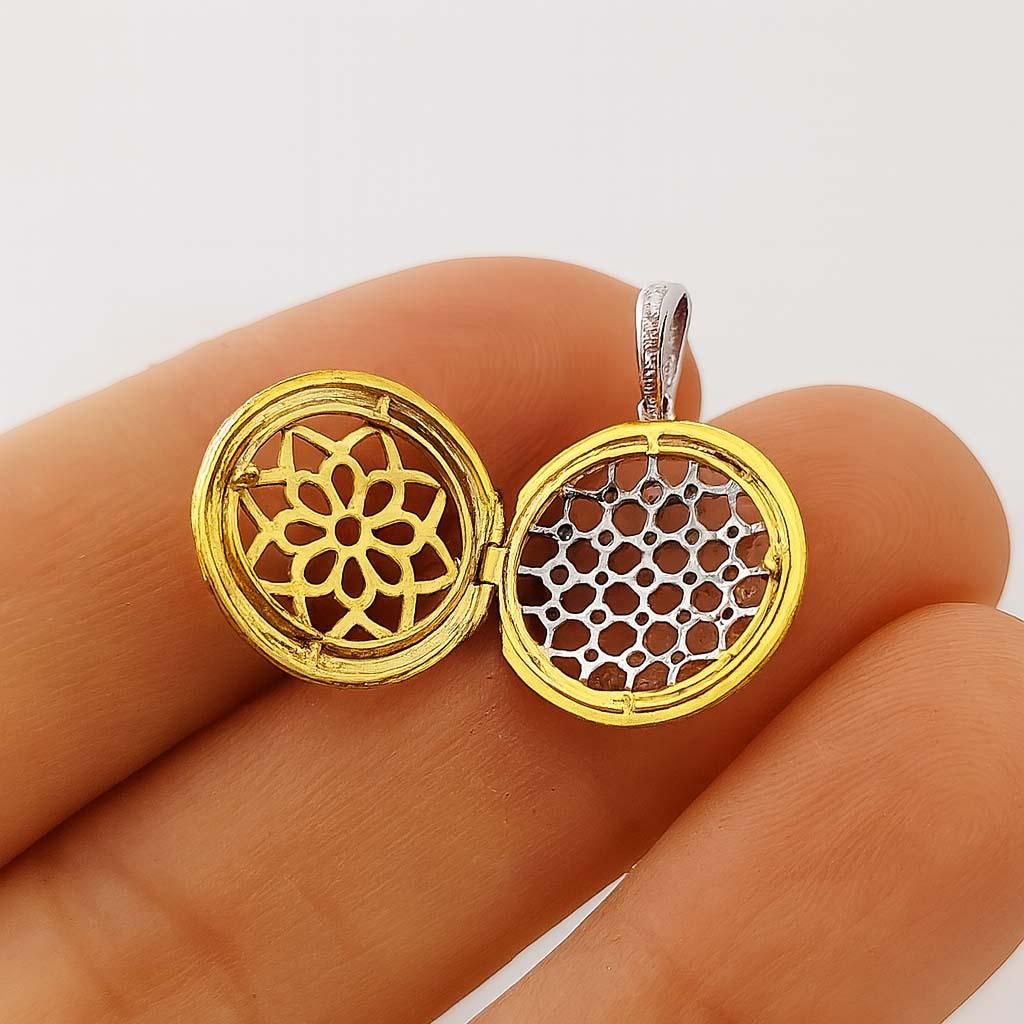 Vitolo 18K zweifarbiges Gold Diamant Medaillon Anhänger - Etruscan Style im Angebot 3