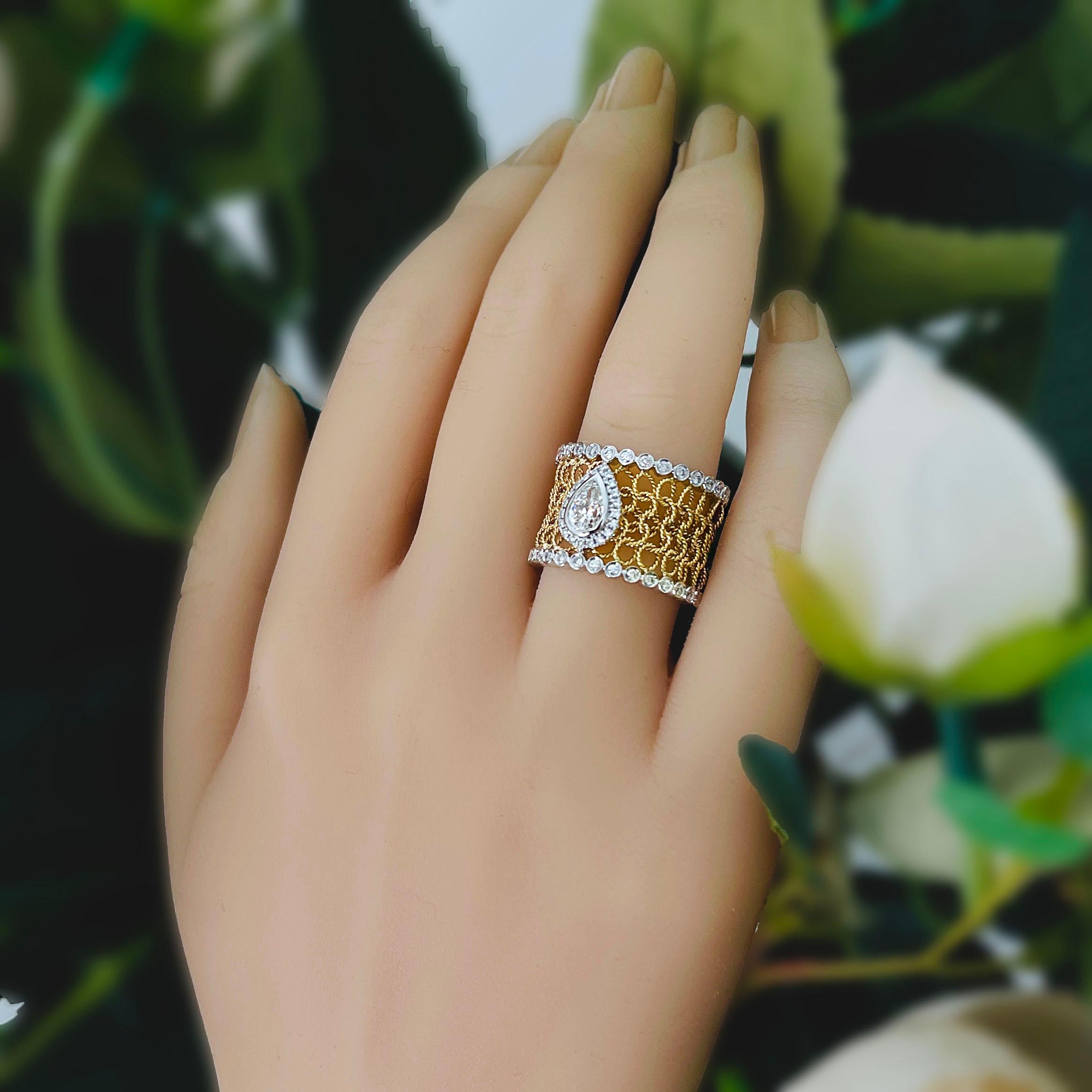 Artisan Vitolo Bague en or bicolore 18K avec diamant en maille et centre en forme de poire en vente