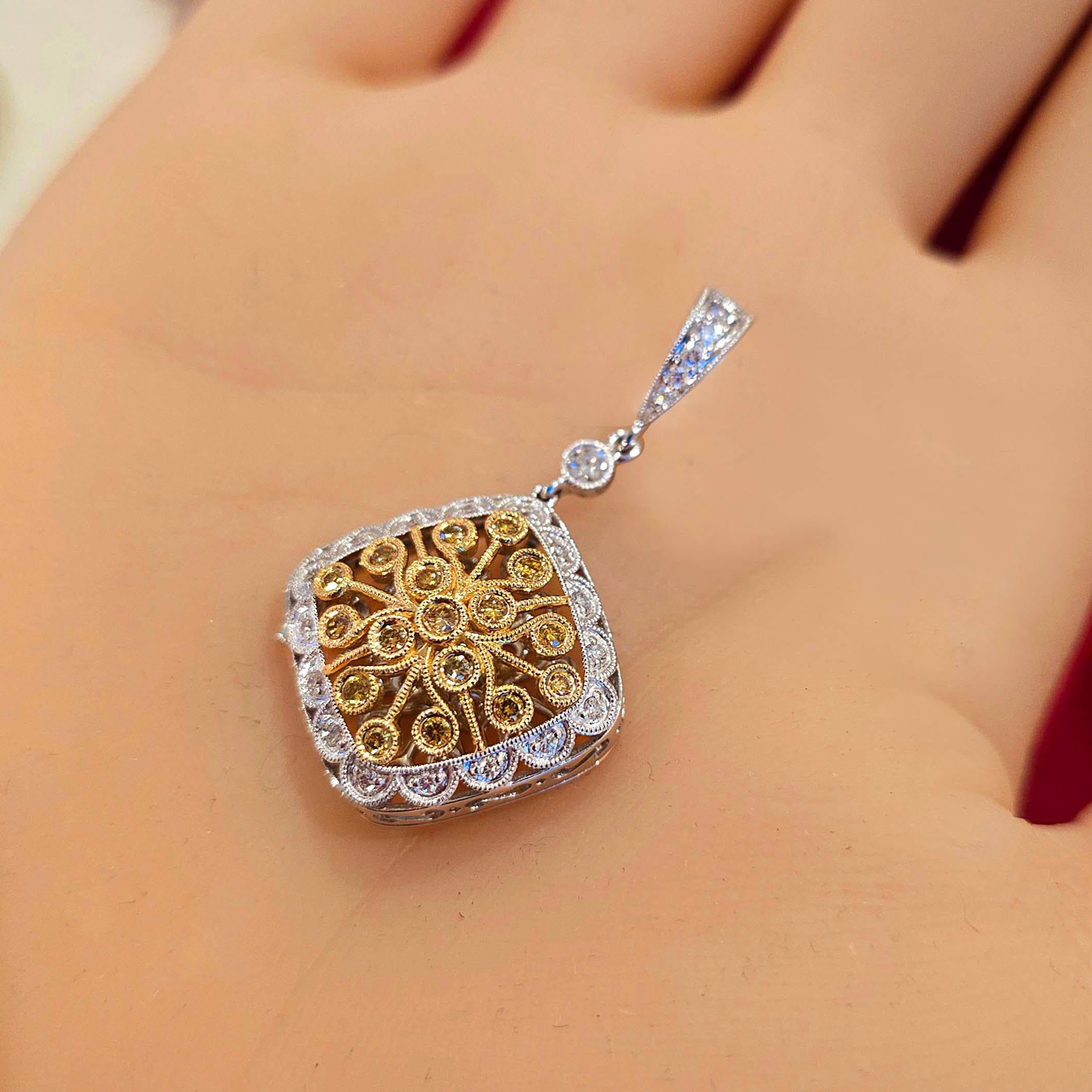 Taille ronde Vitolo Pendentif Filigrane en or bicolore 18K à diamants blancs et jaunes en vente